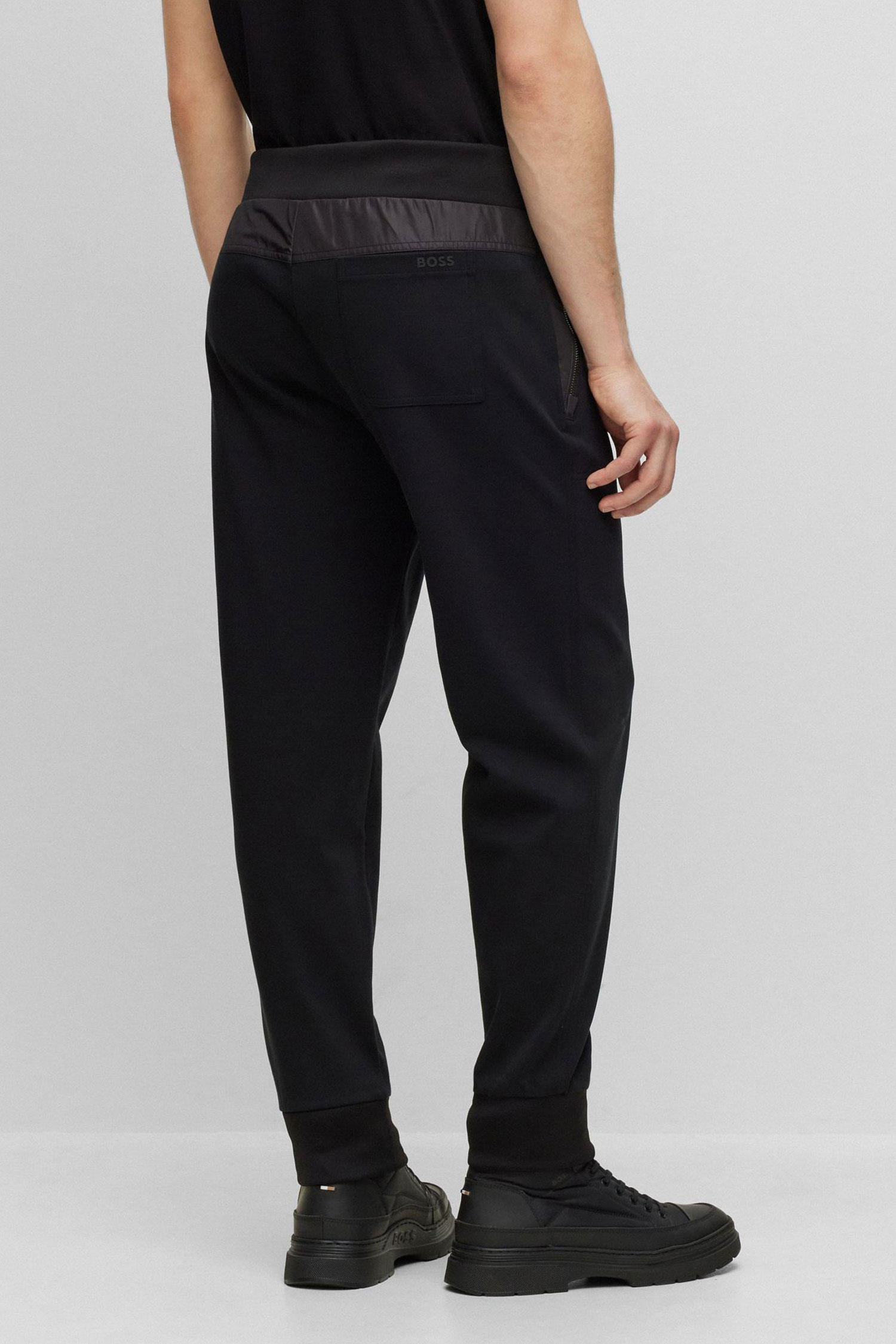 Мужские черные спортивные брюки BOSS 50499243;001