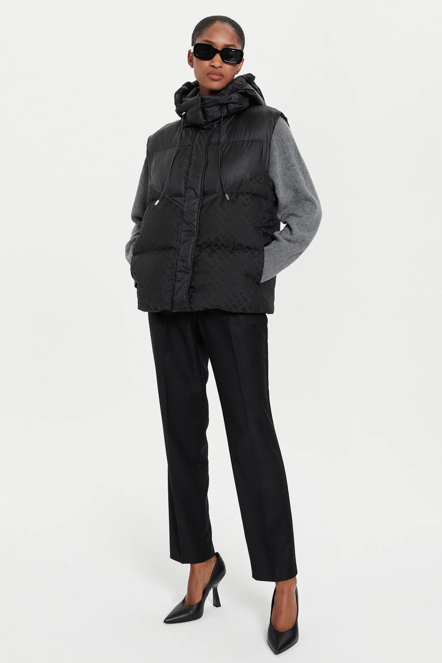 Жіночий чорний жилет BOSS 50518344;001