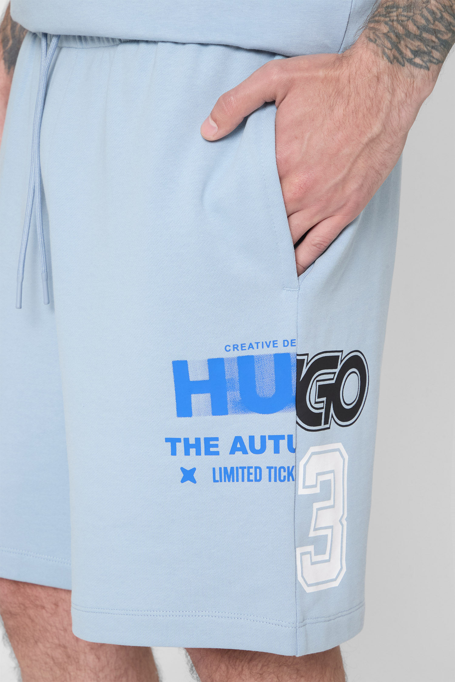 Чоловічі блакитні шорти HUGO BLUE 50544198;458