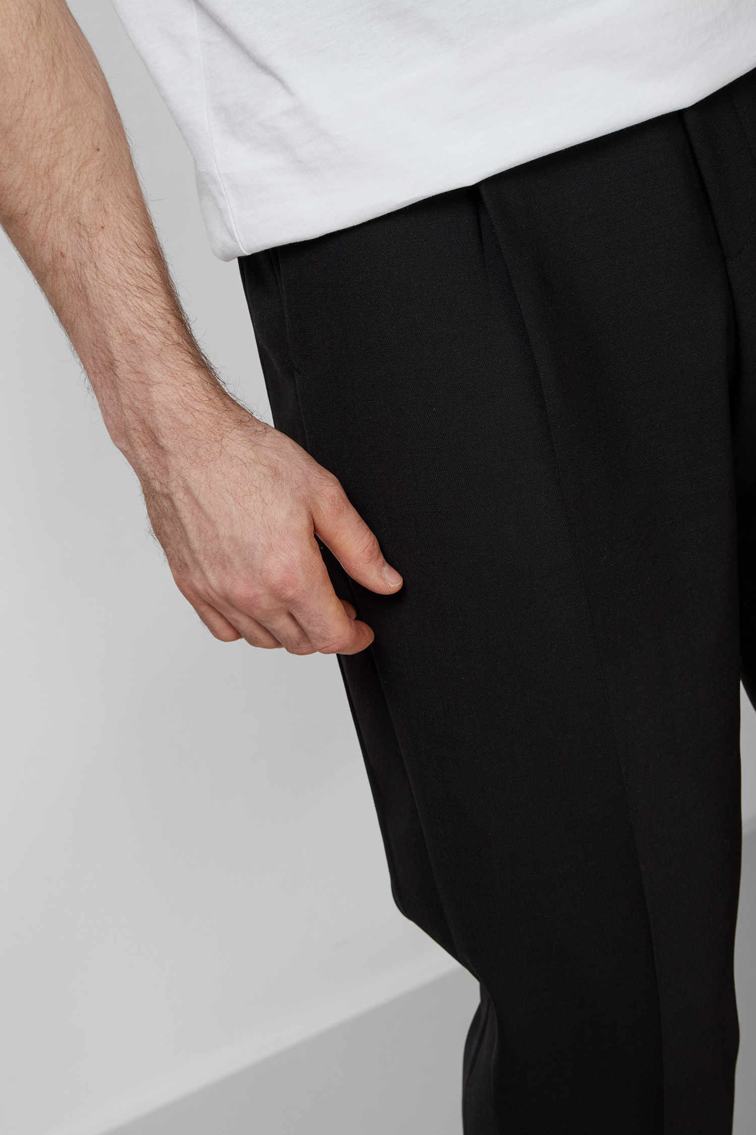 Мужские черные шерстяные брюки HUGO 50469730;001