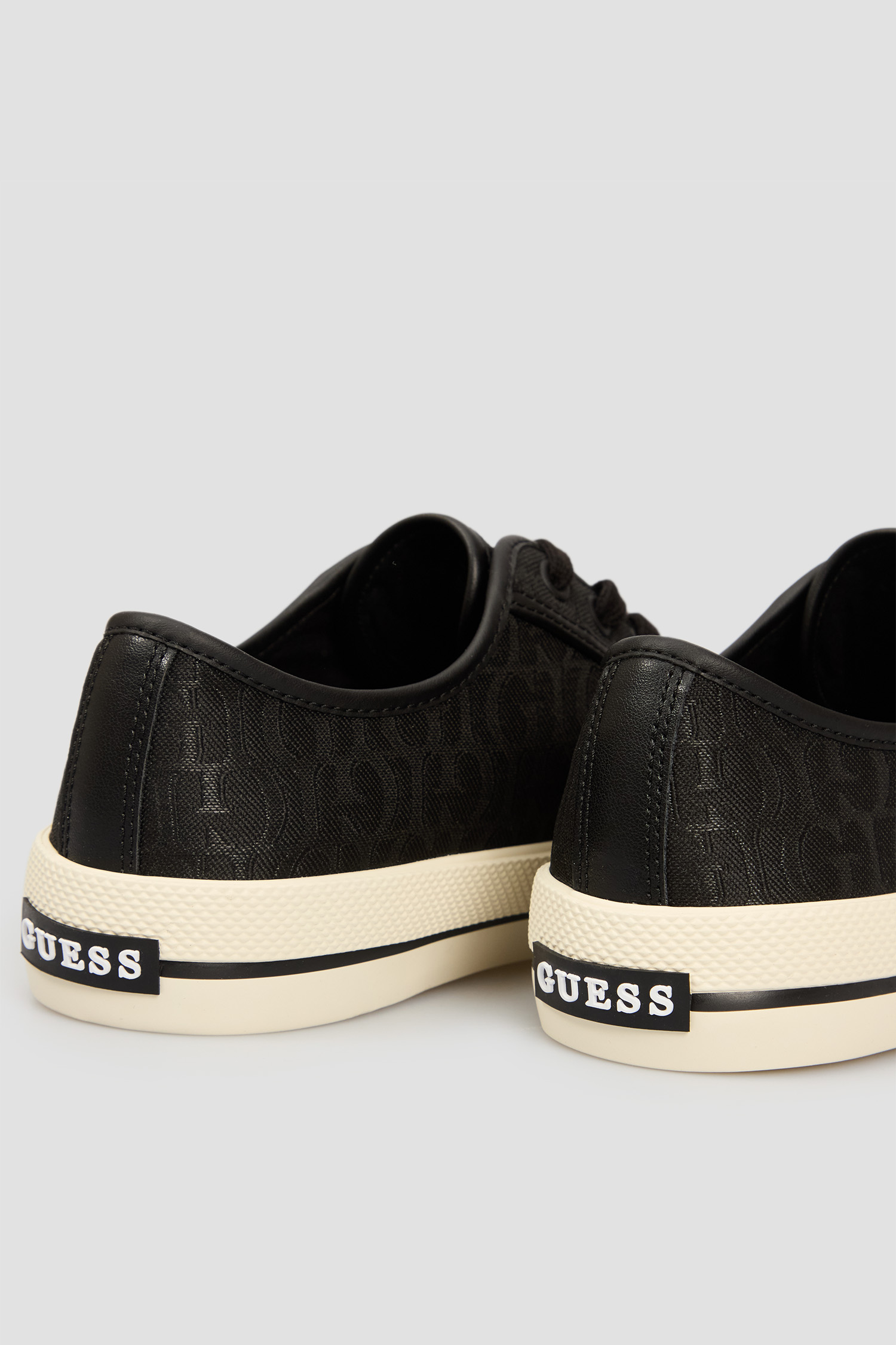 Жіночі чорні кеди з візерунком Guess FLPCAR.FAL12;BLACK