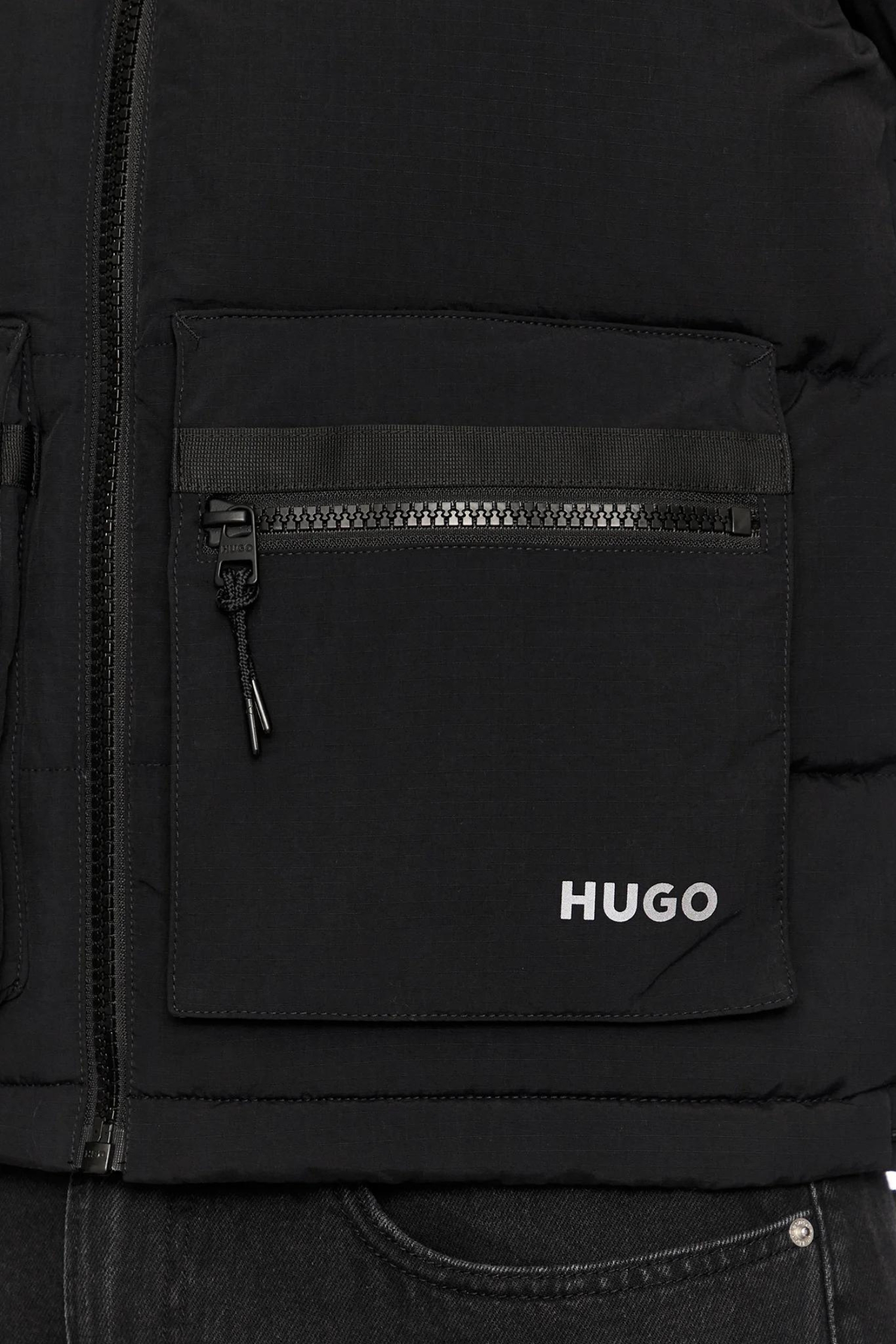 Мужской черный жилет HUGO 50520221;001