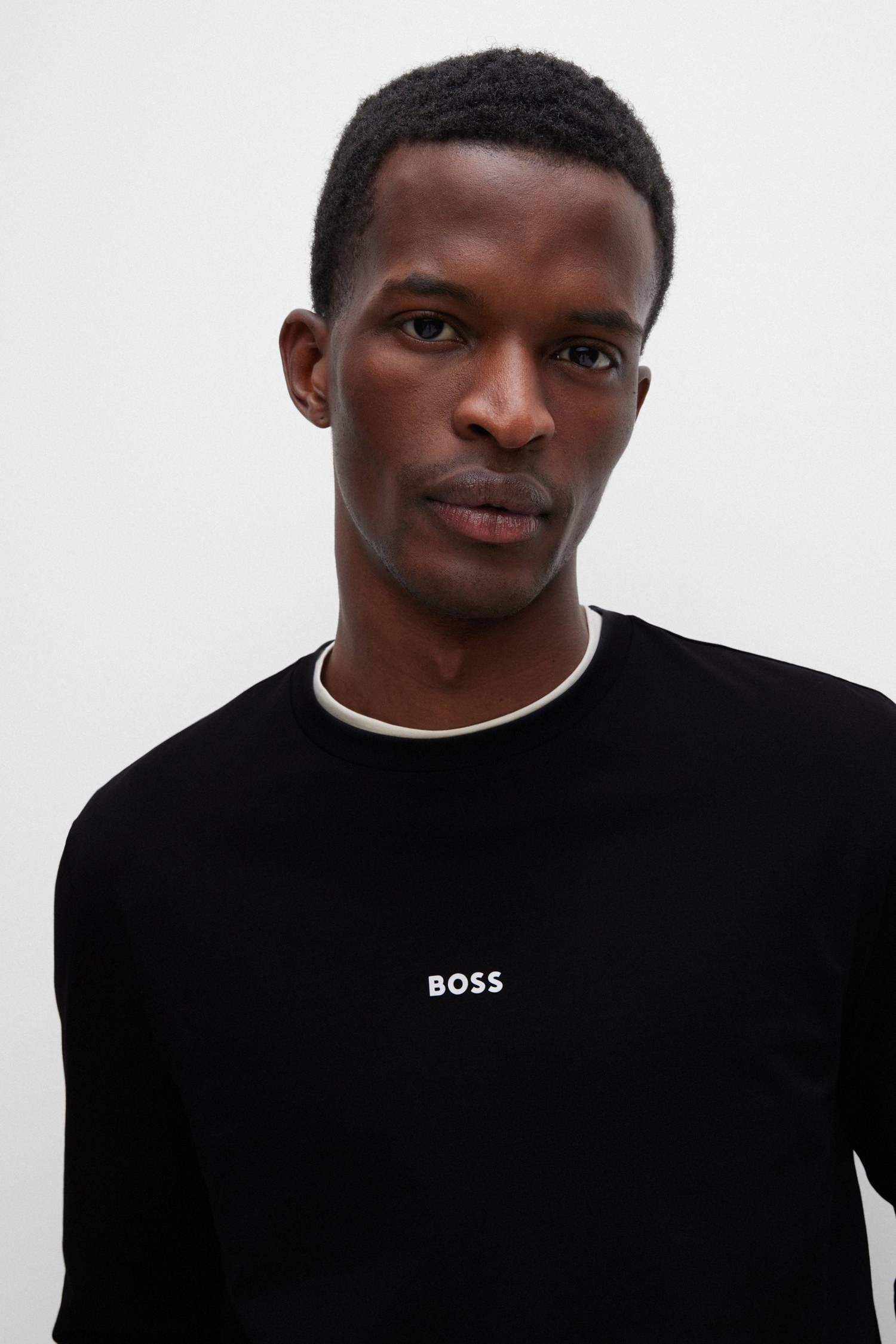Мужской черный лонгслив BOSS 50473286;001