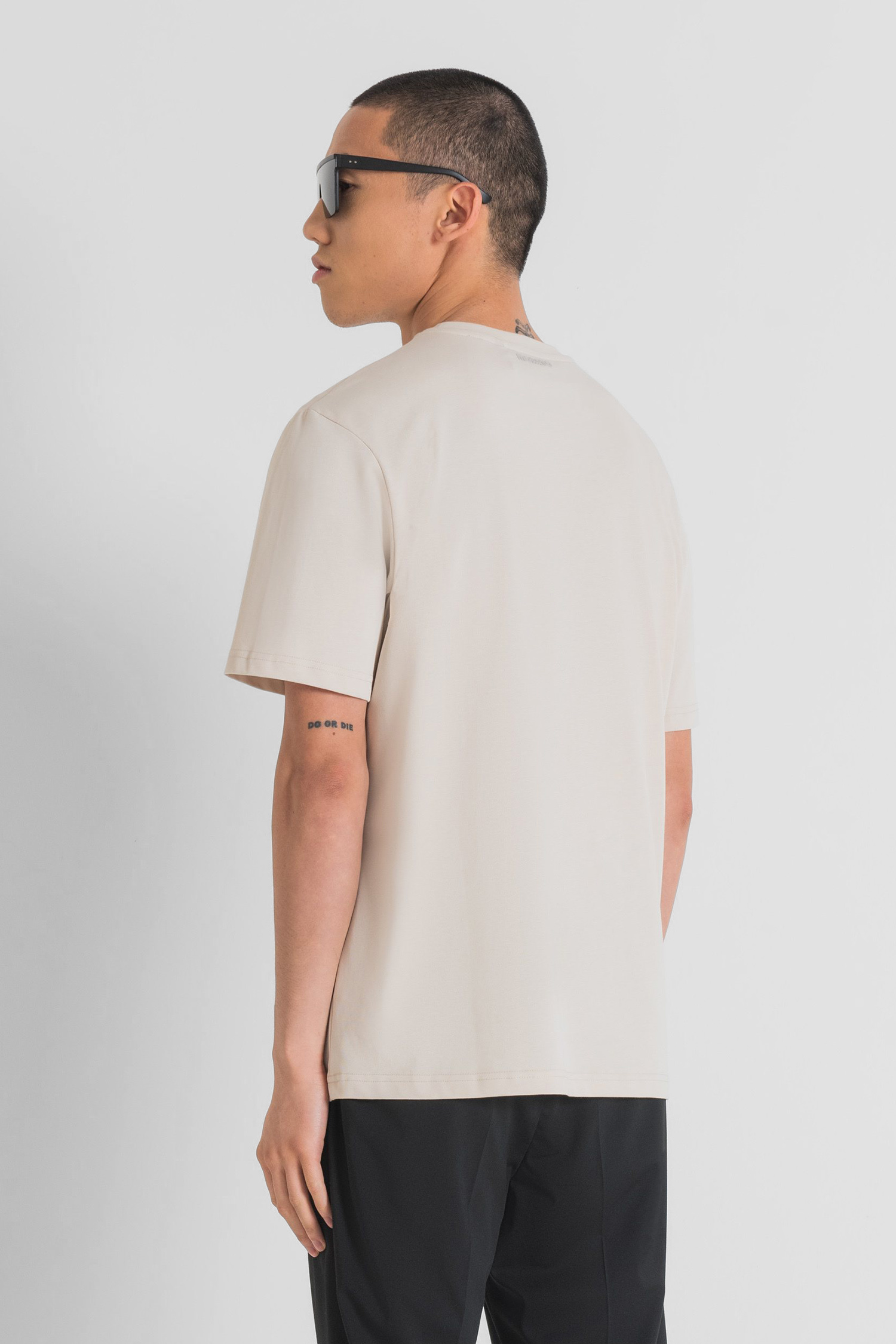 Мужская бежевая футболка Antony Morato MMKS02385.FA100239;1016