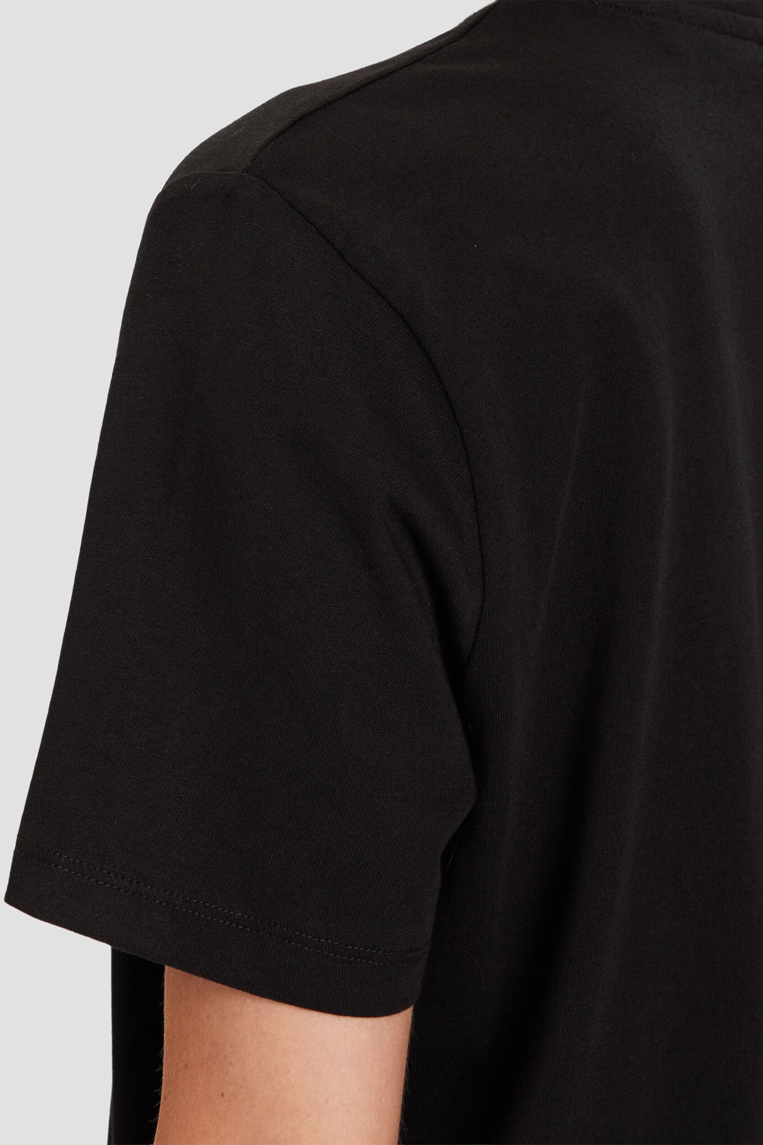 Жіноча чорна футболка Guess V5BI09.I3Z14;JBLK