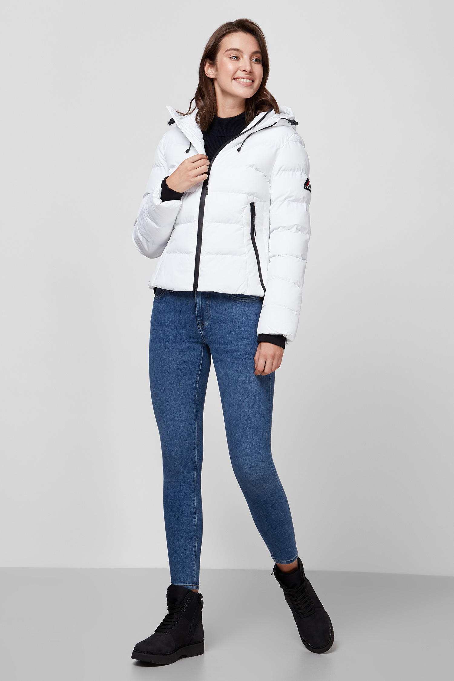 Женская белая куртка SuperDry W5010286A;04C