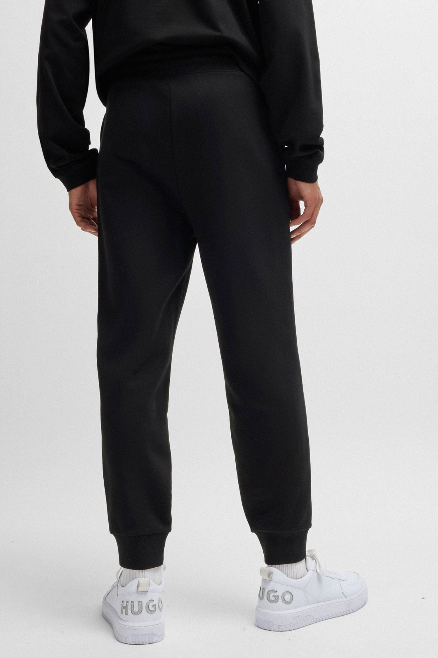 Чоловічі чорні спортивні штани HUGO 50489617;001