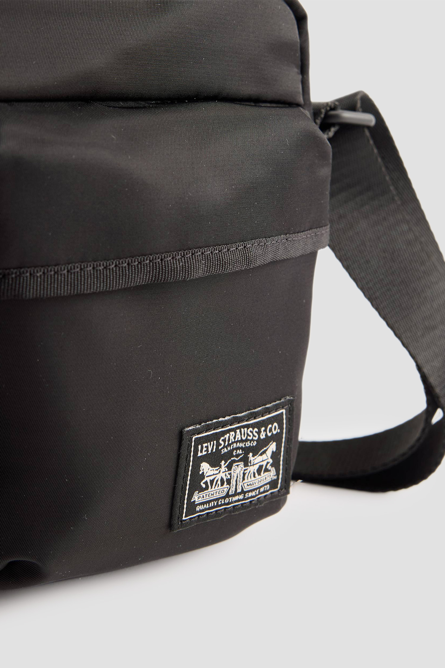 Чоловіча чорна сумка Levi’s® 004C4;0000