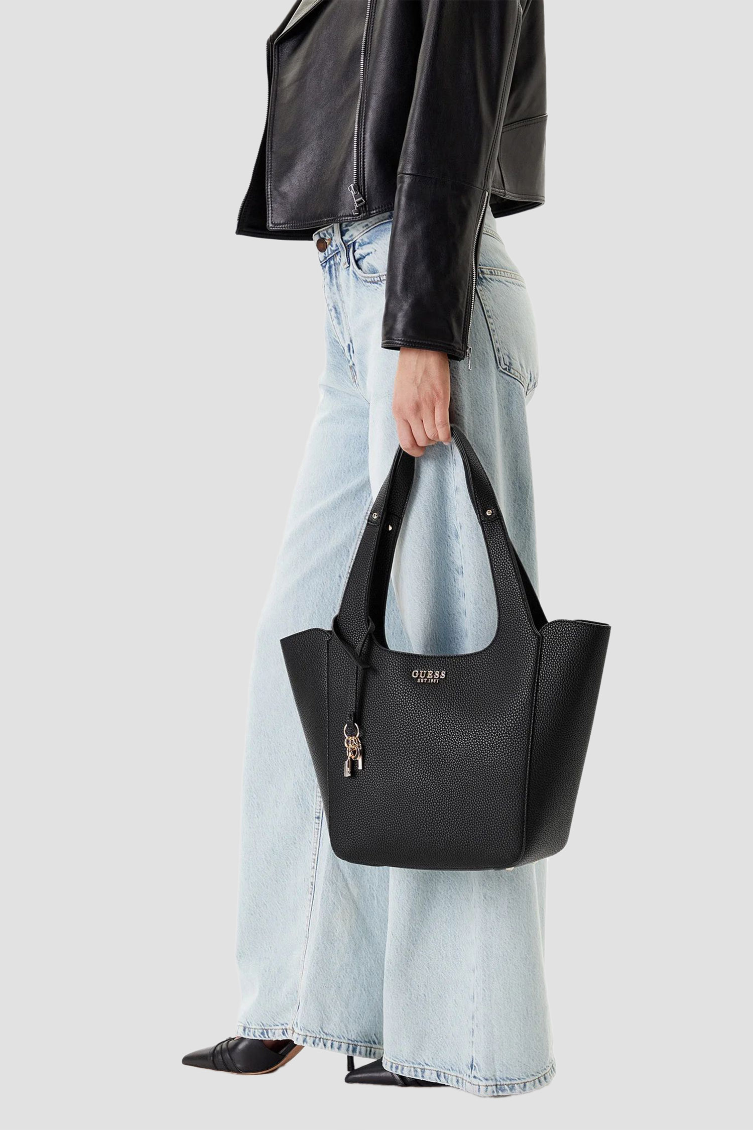 Женская черная сумка Guess HWBG73.34220;BLA