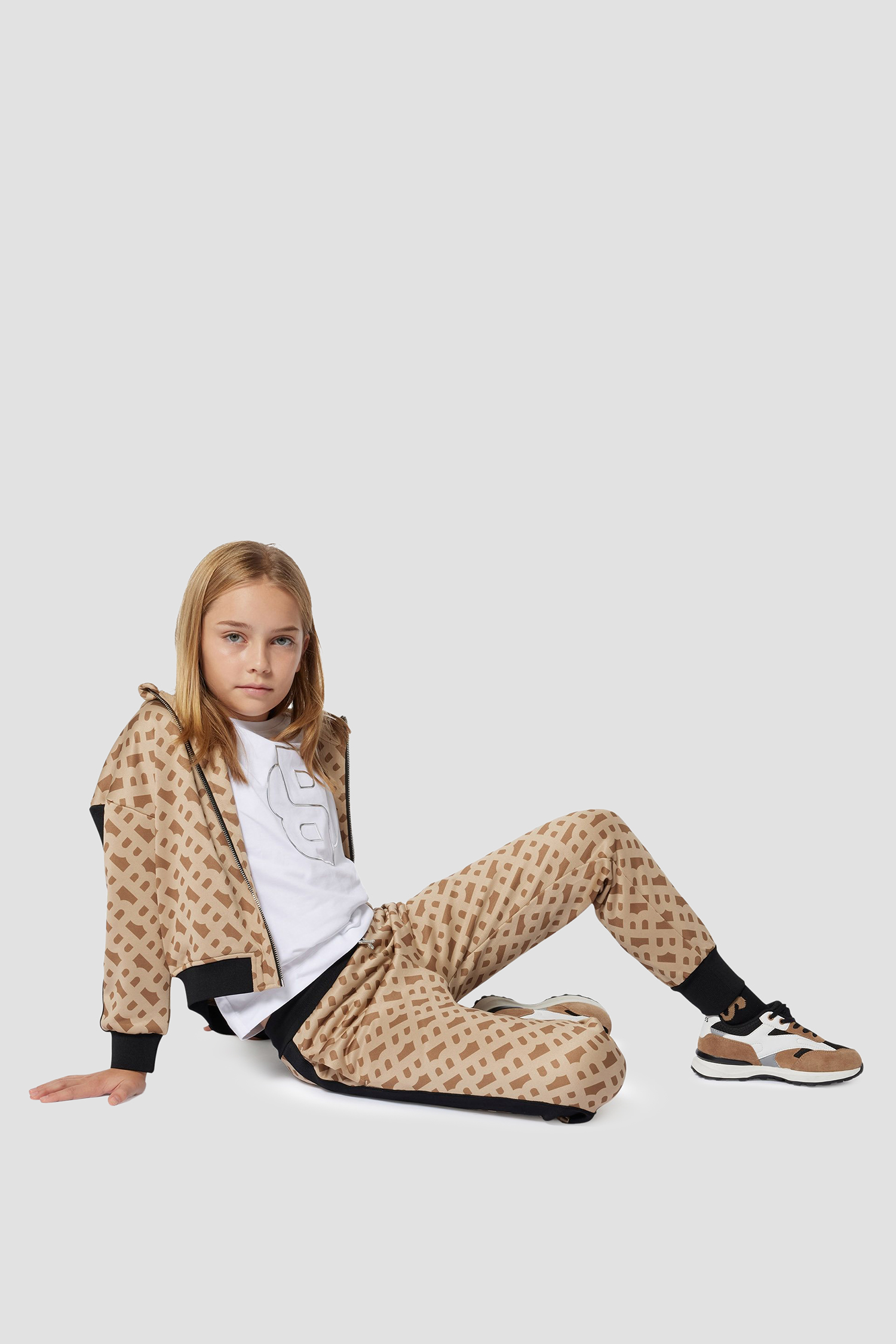 Детские бежевые спортивные брюки с узором BOSS kids J51104;269