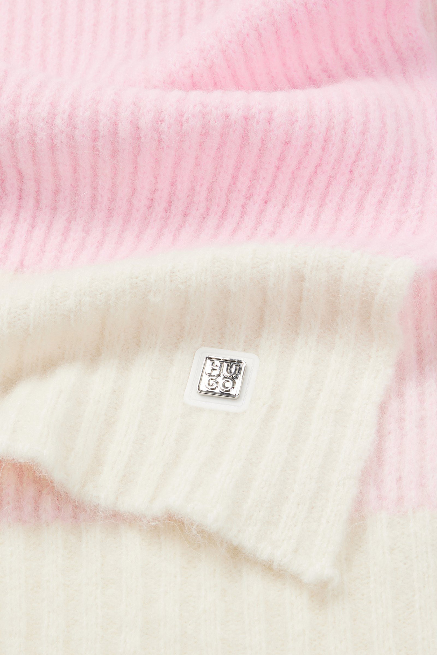 Женский розовый шарф HUGO 50500985;689