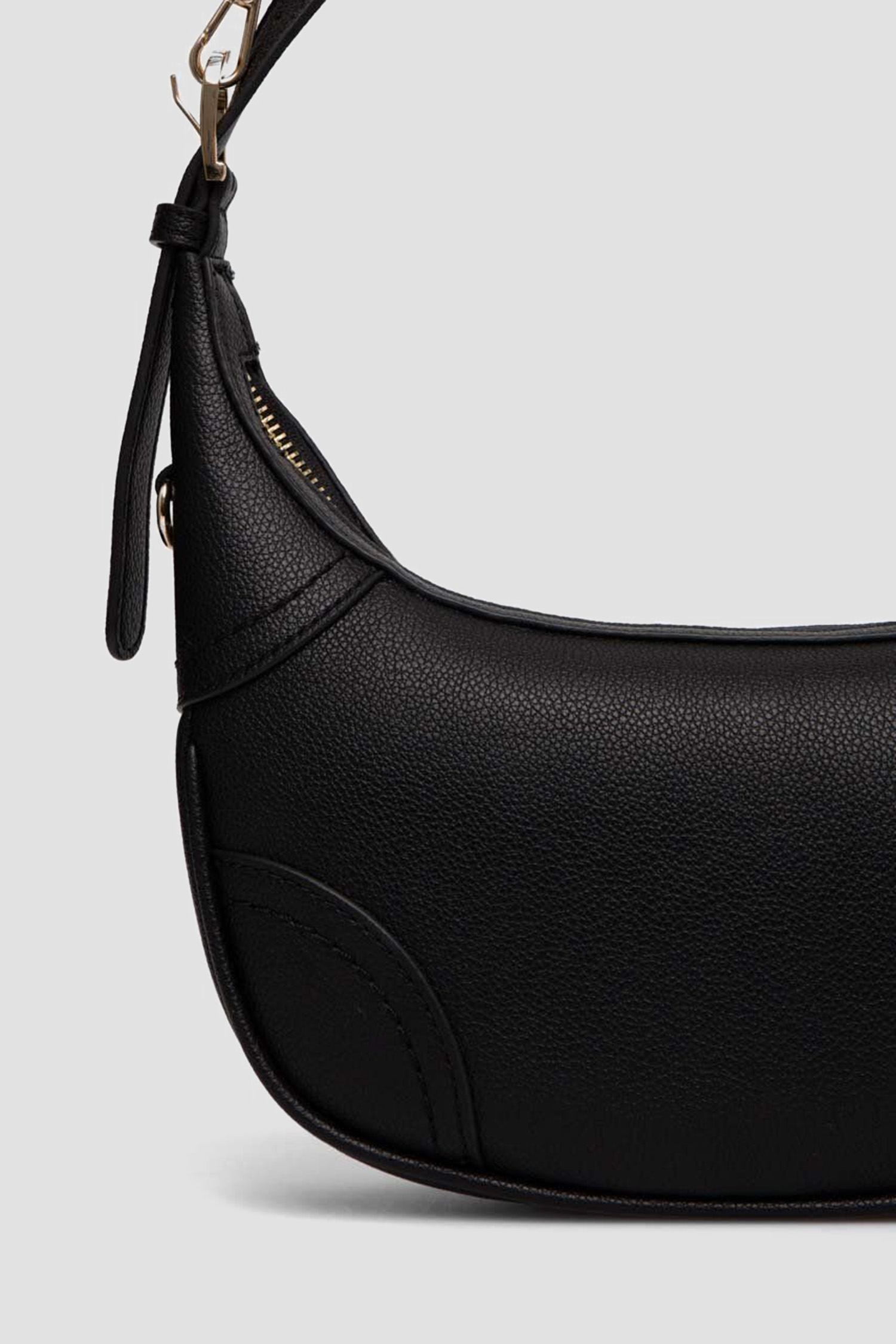 Женская черная сумка Moschino JC4170PP1L.LS0;000