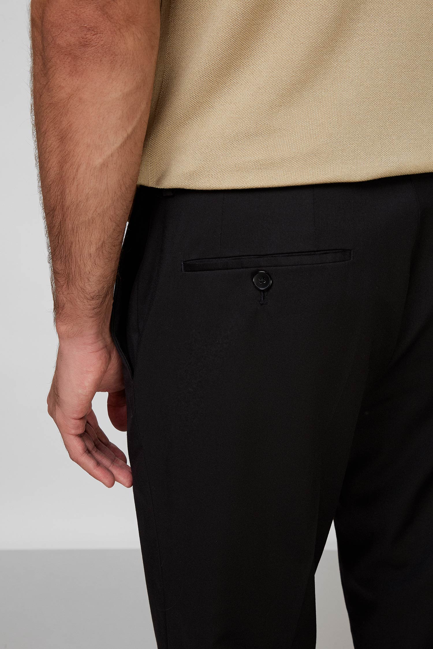 Чоловічі чорні вовняні брюки BOSS 50318499;001