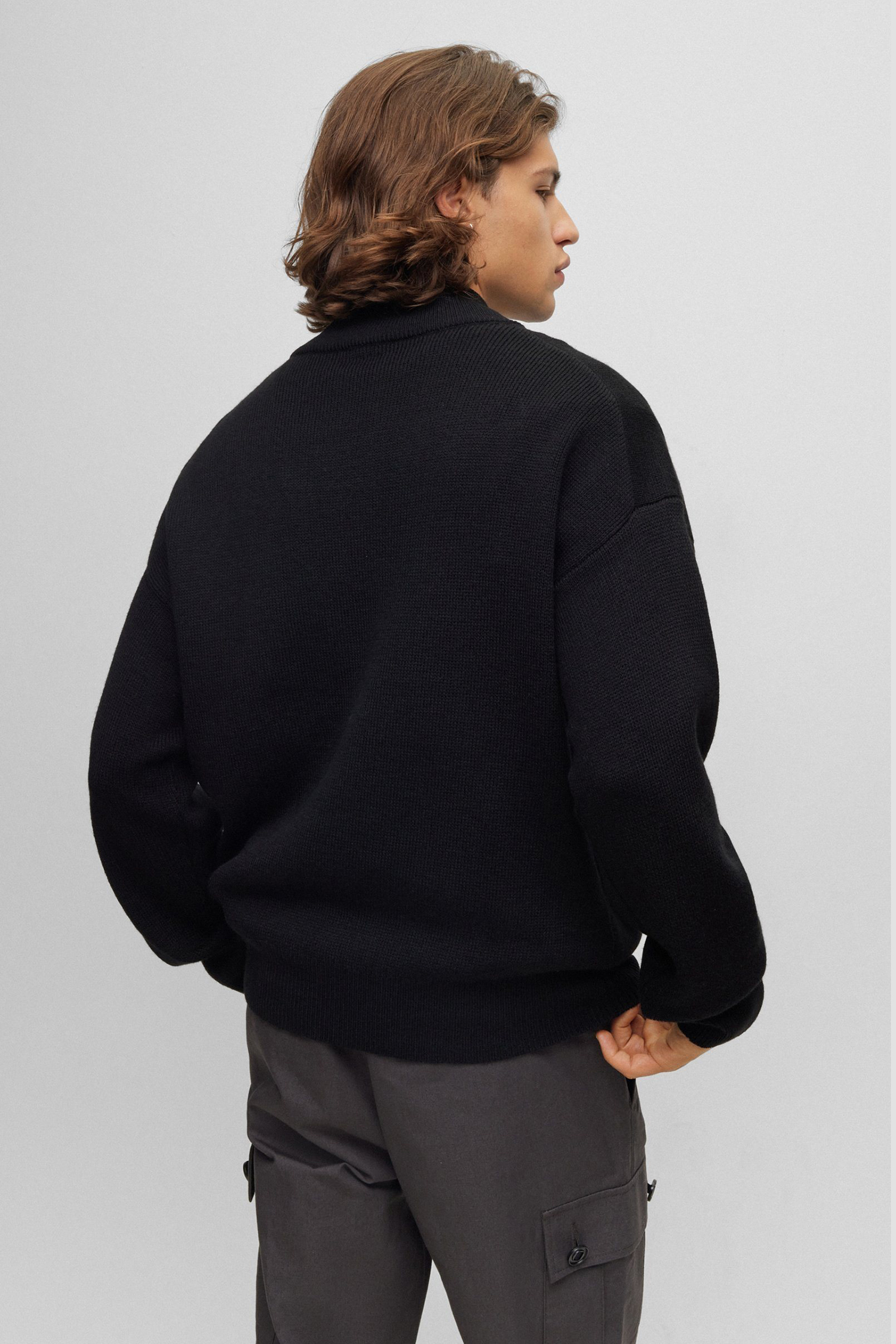 Мужская черная шерстяная кофта HUGO 50500021;001