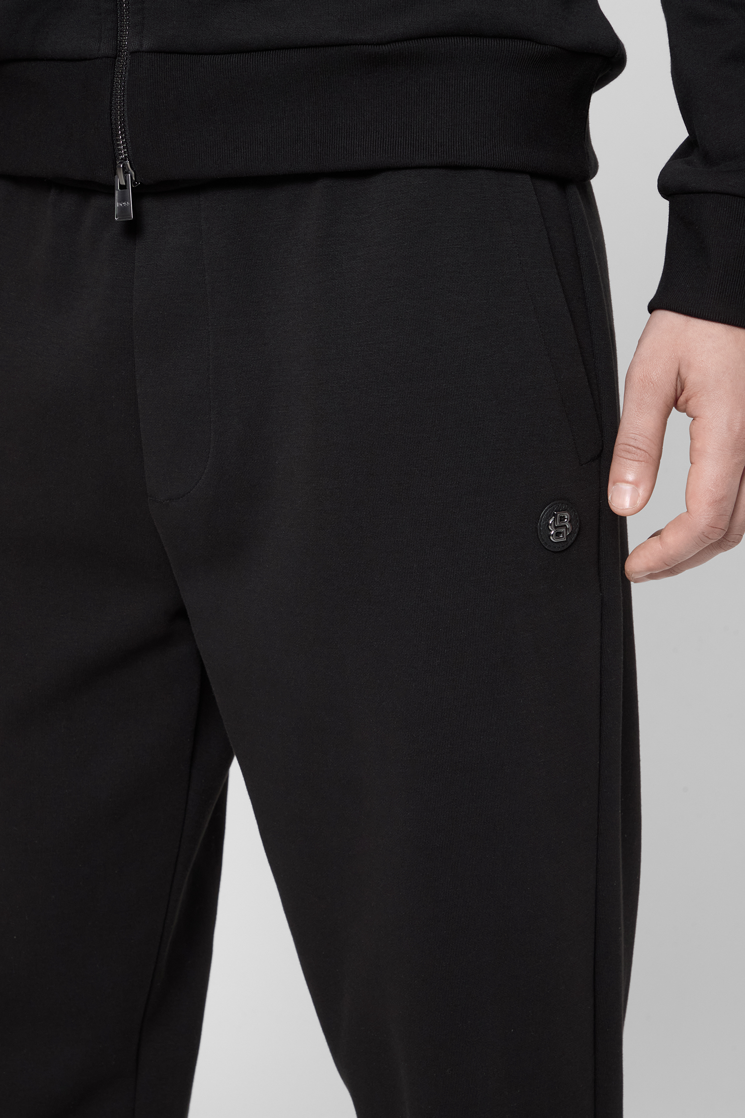 Чоловічі чорні спортивні штани BOSS 50520322;001