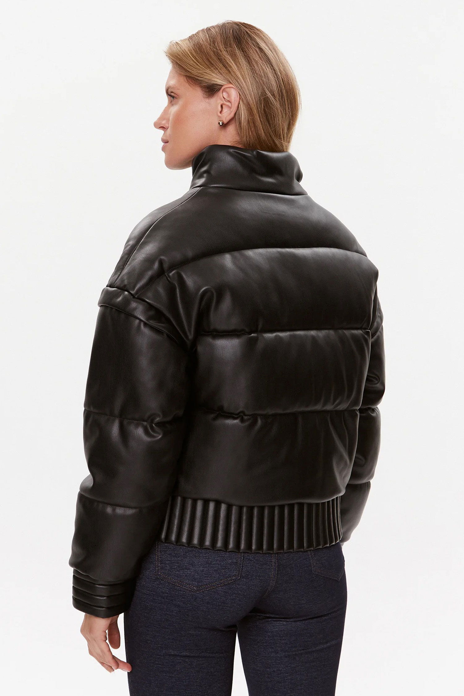 Жіноча чорна куртка Guess W3BL12.WFSP0;JBLK