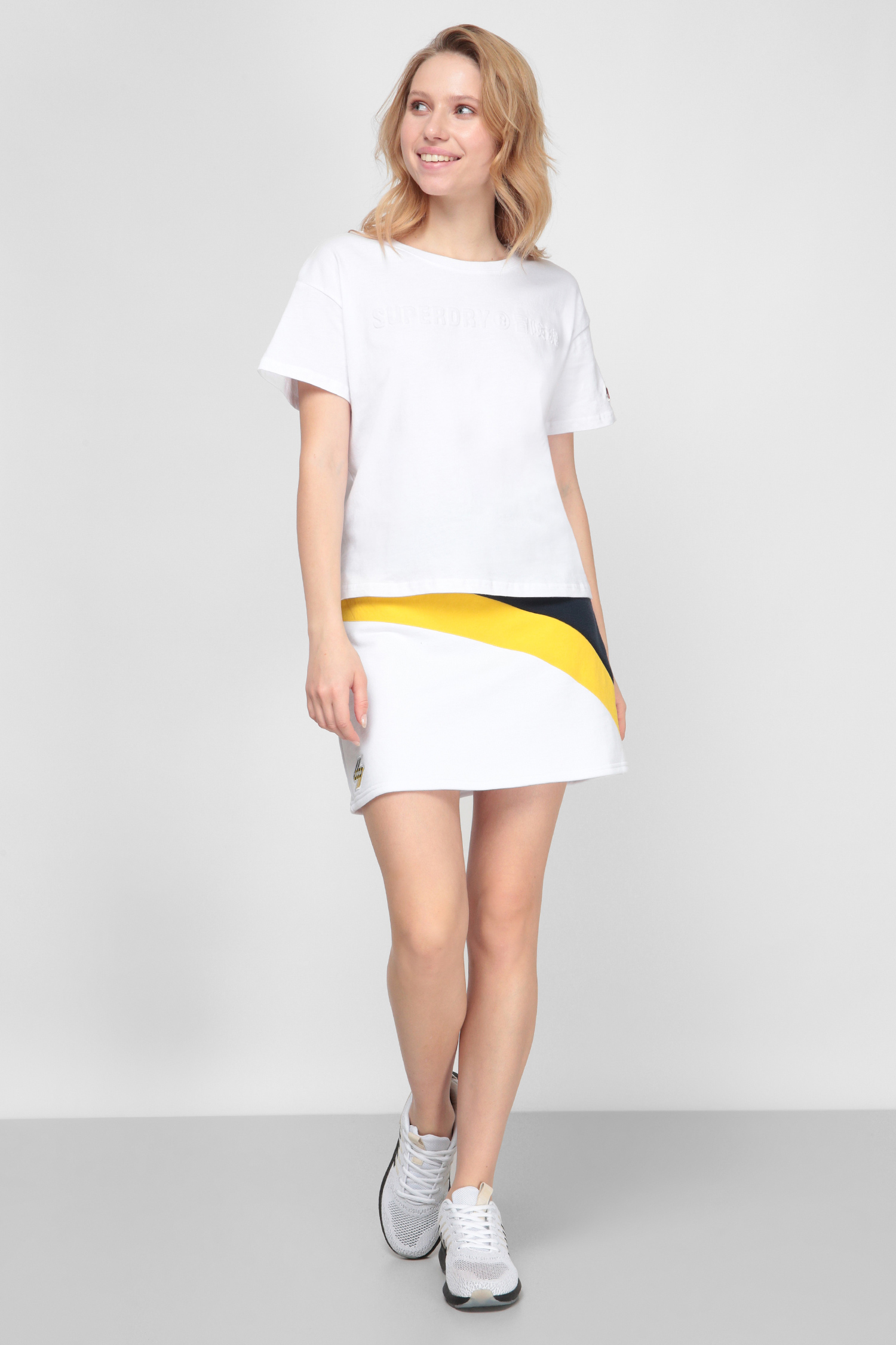Жіноча біла футболка SuperDry W1010354A;01C