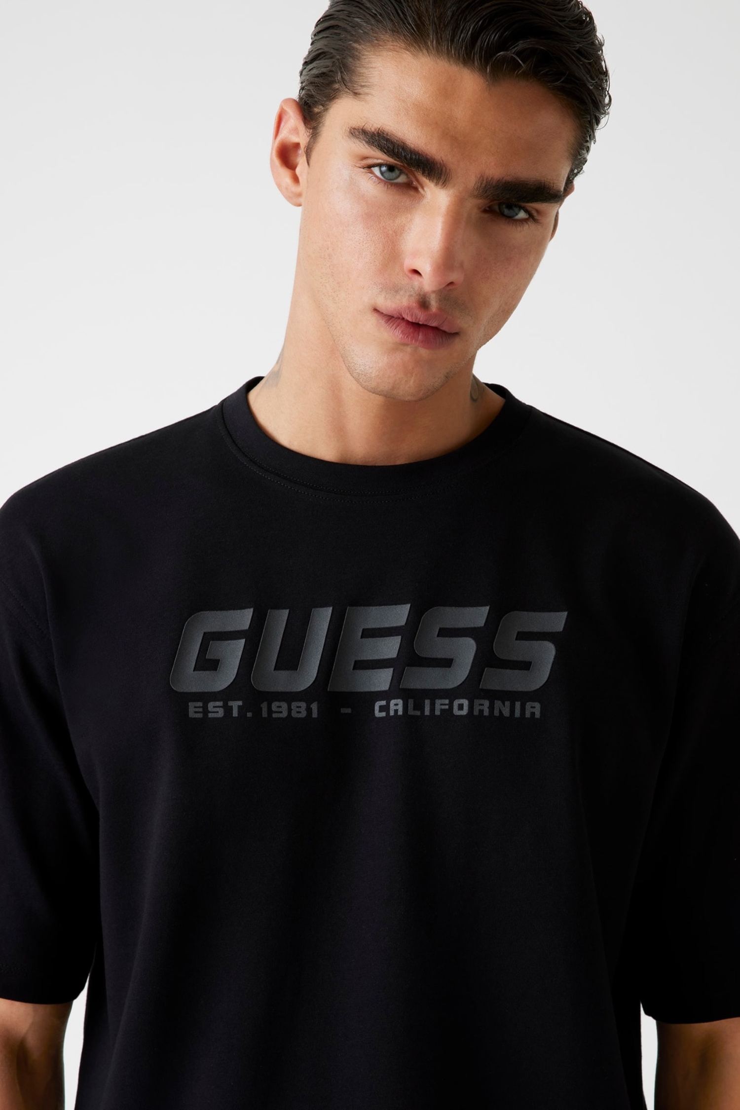 Чоловіча чорна футболка Guess Z5BI03.K1871;JBLK