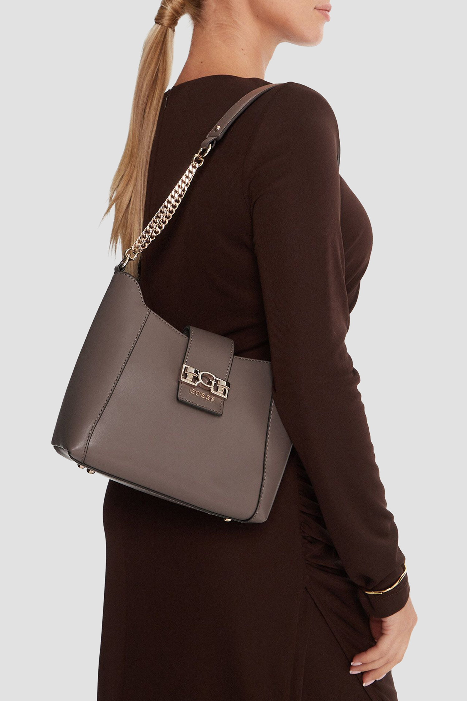 Жіноча коричнева сумка Guess HWVG98.91010;DRT