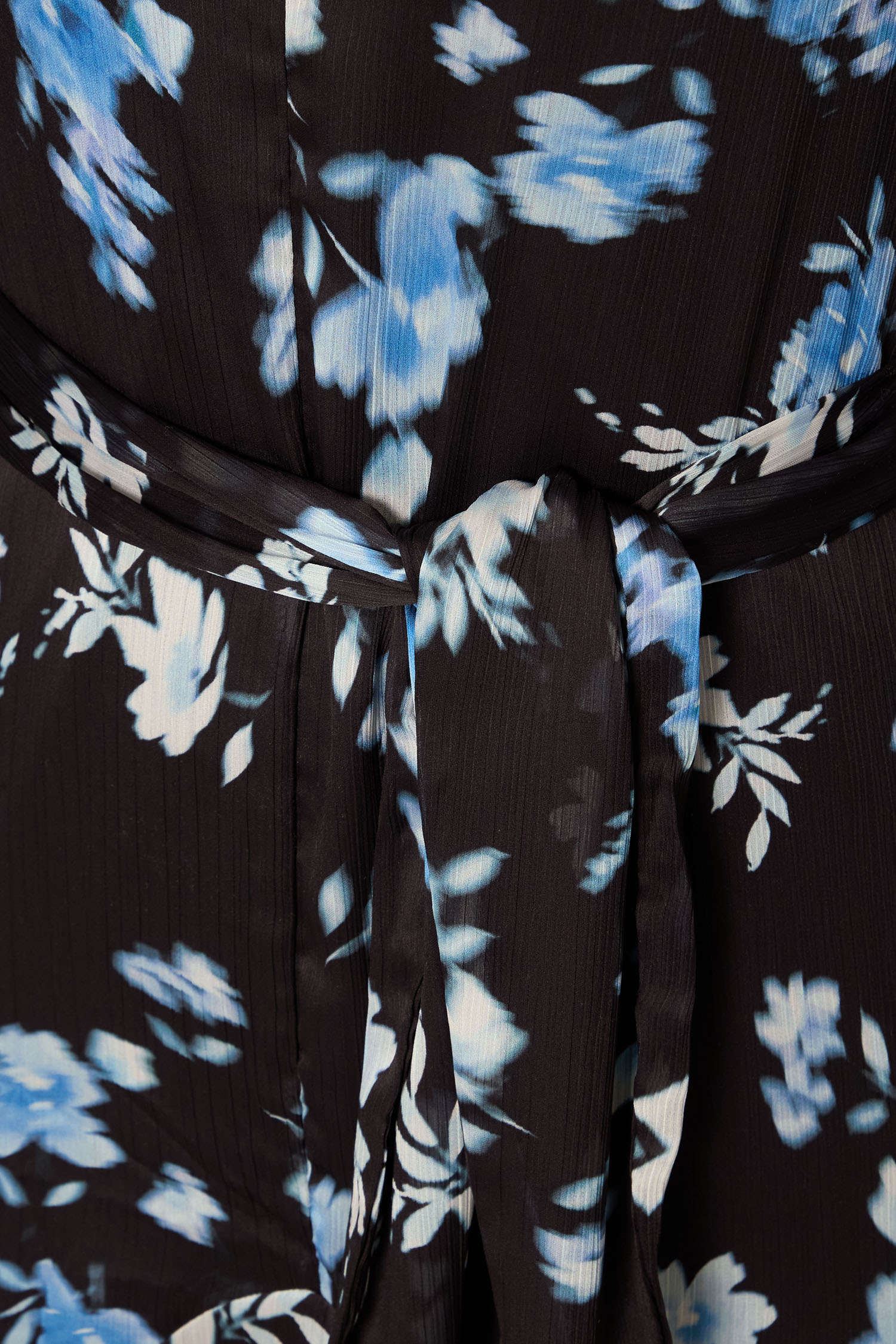 Женское черное платье с узором Guess W5RK35.WDW82;P7UN