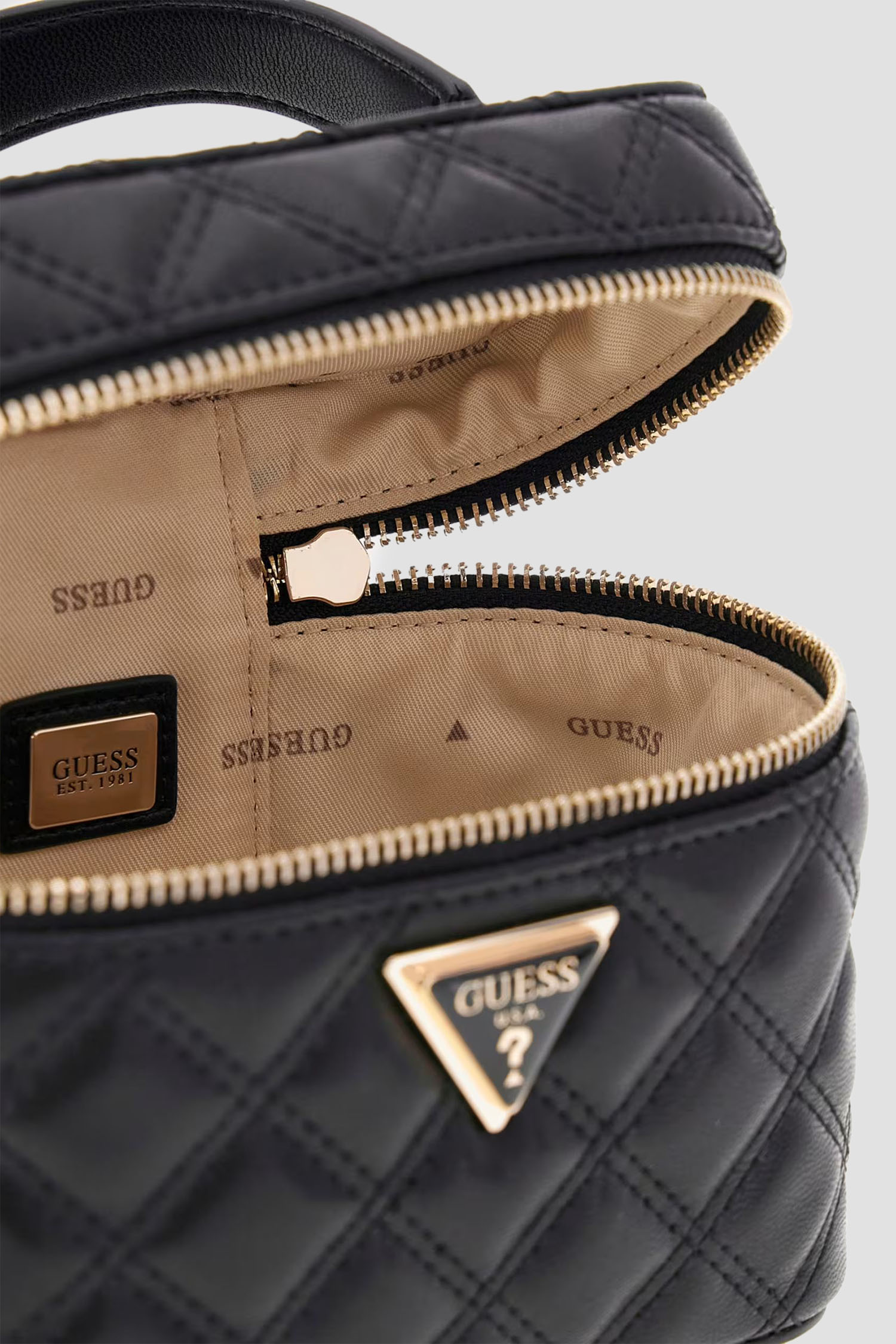 Жіноча чорна косметичка Guess HWQG96.73770;BLA