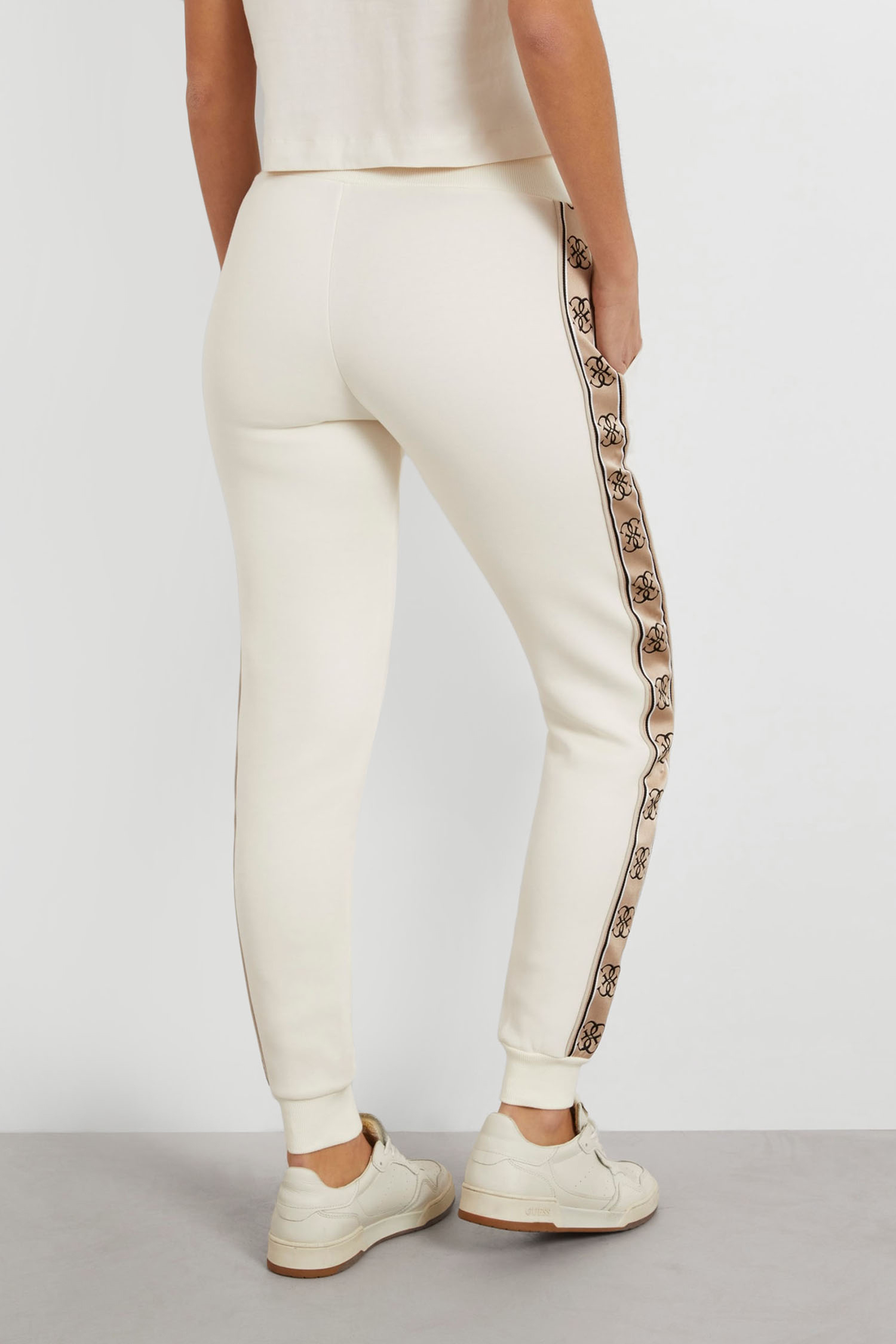 Жіночі білі спортивні штани Guess V2YB15.KB3P2;G6K5