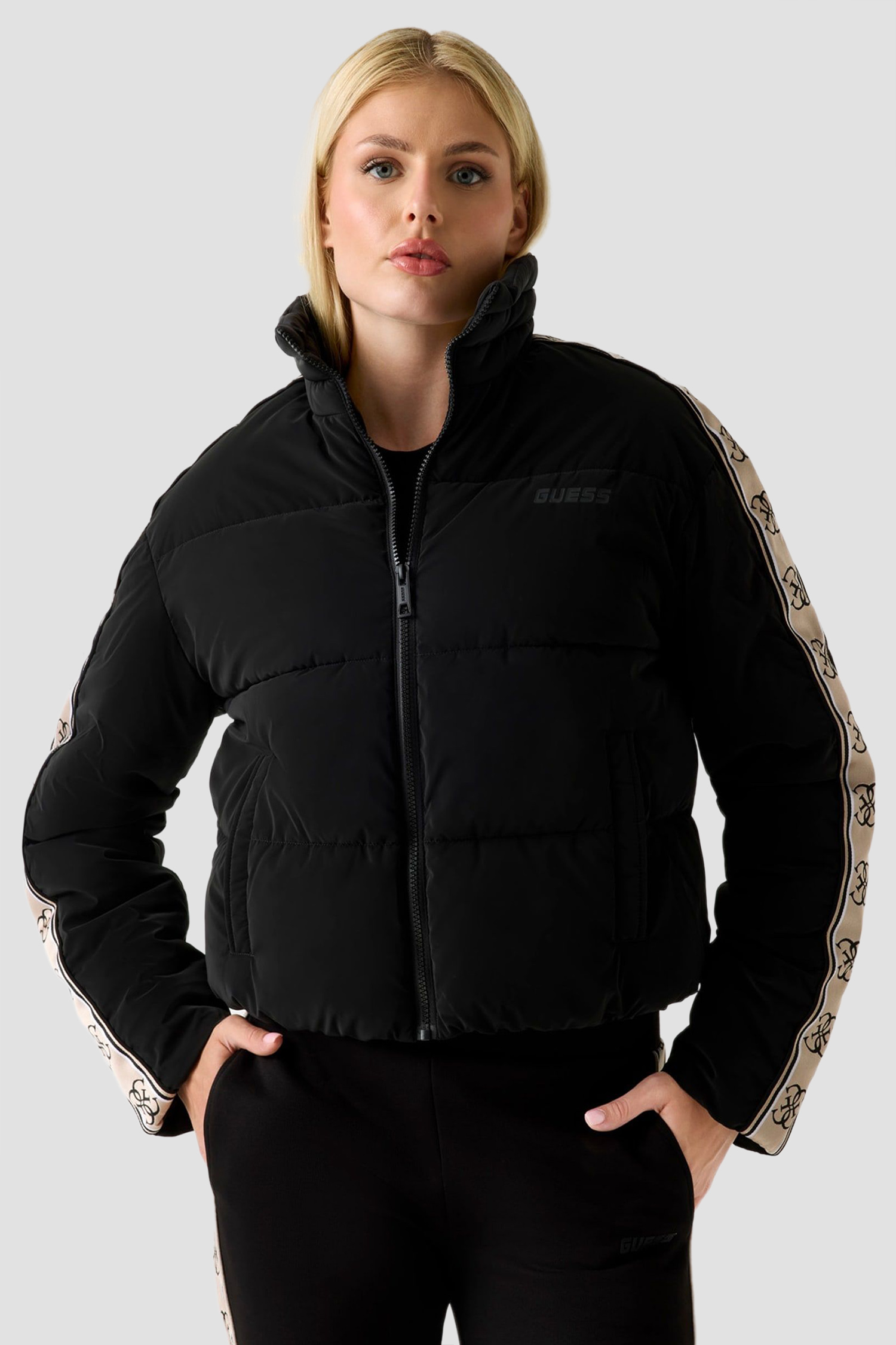 Женская черная куртка Guess V5BL11.WGYC2;JBLK