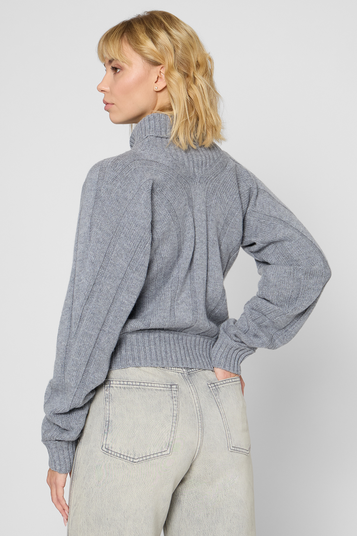 Жіночий сірий вовняний светр BOSS 50547893;058