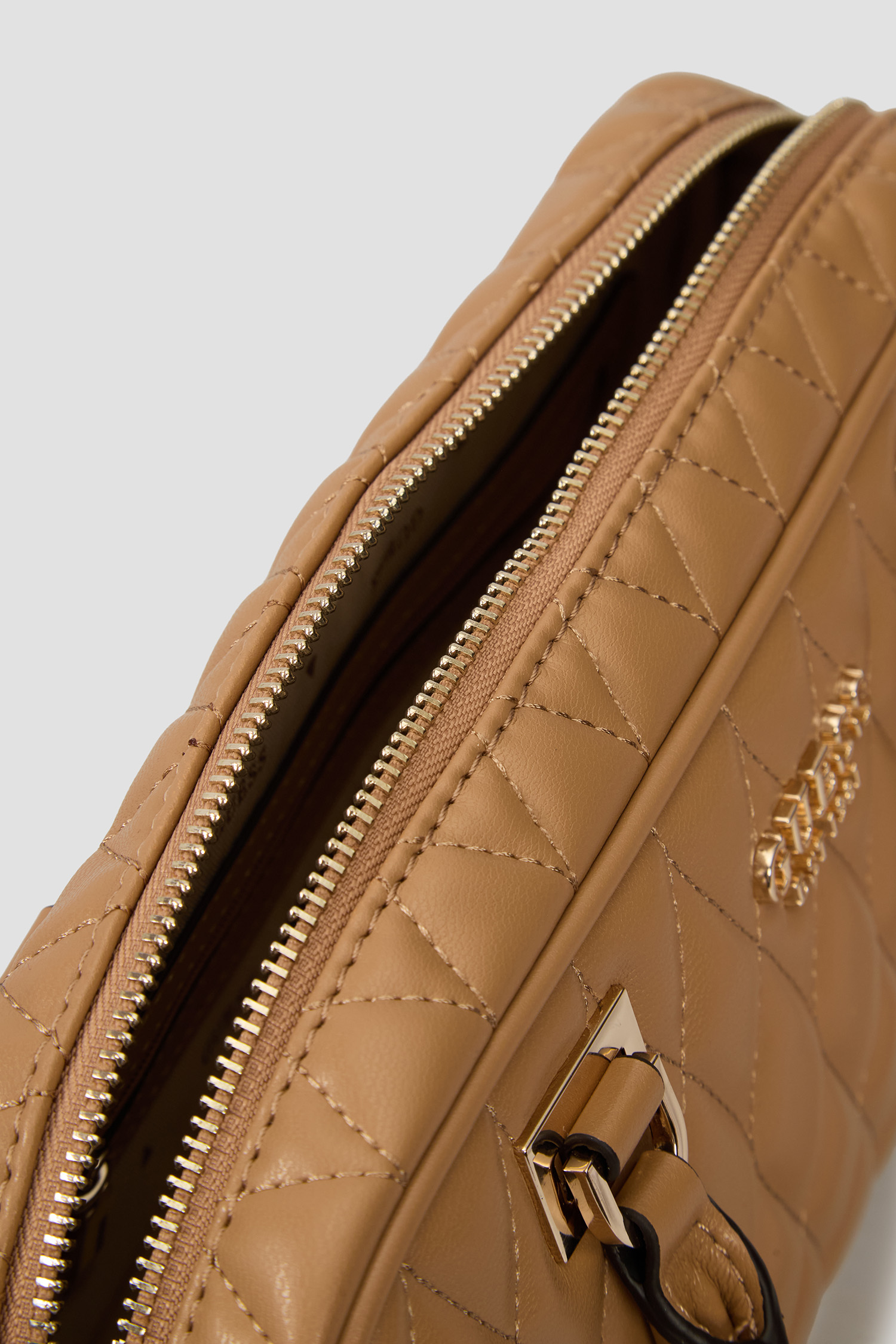 Жіноча бежева сумка Guess HWQG81.22050;BEI