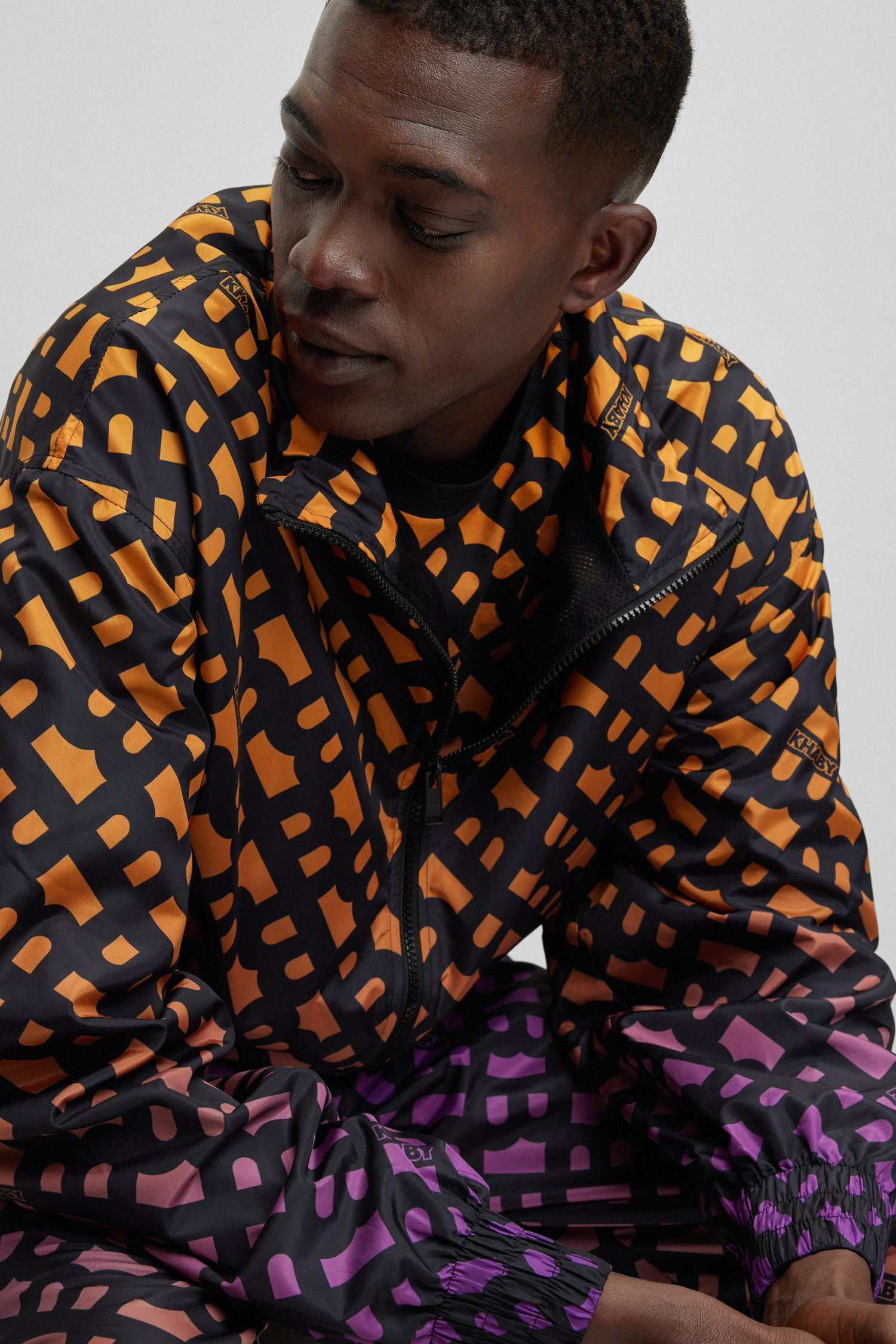 Чоловіча вітровка з візерунком BOSS x Khaby BOSS 50493302;834