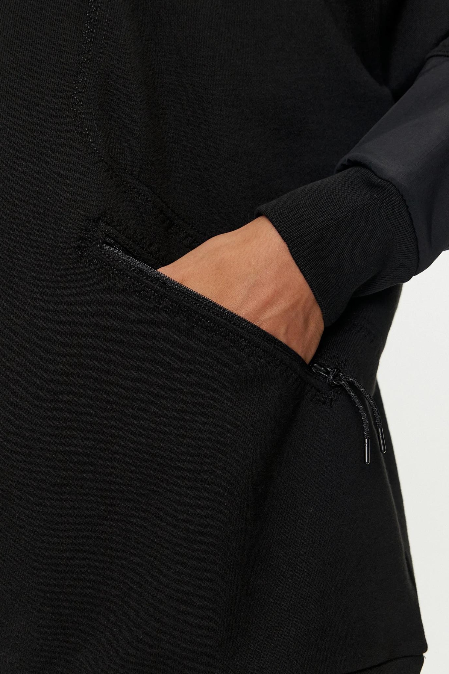 Мужской черный свитшот HUGO 50516667;001