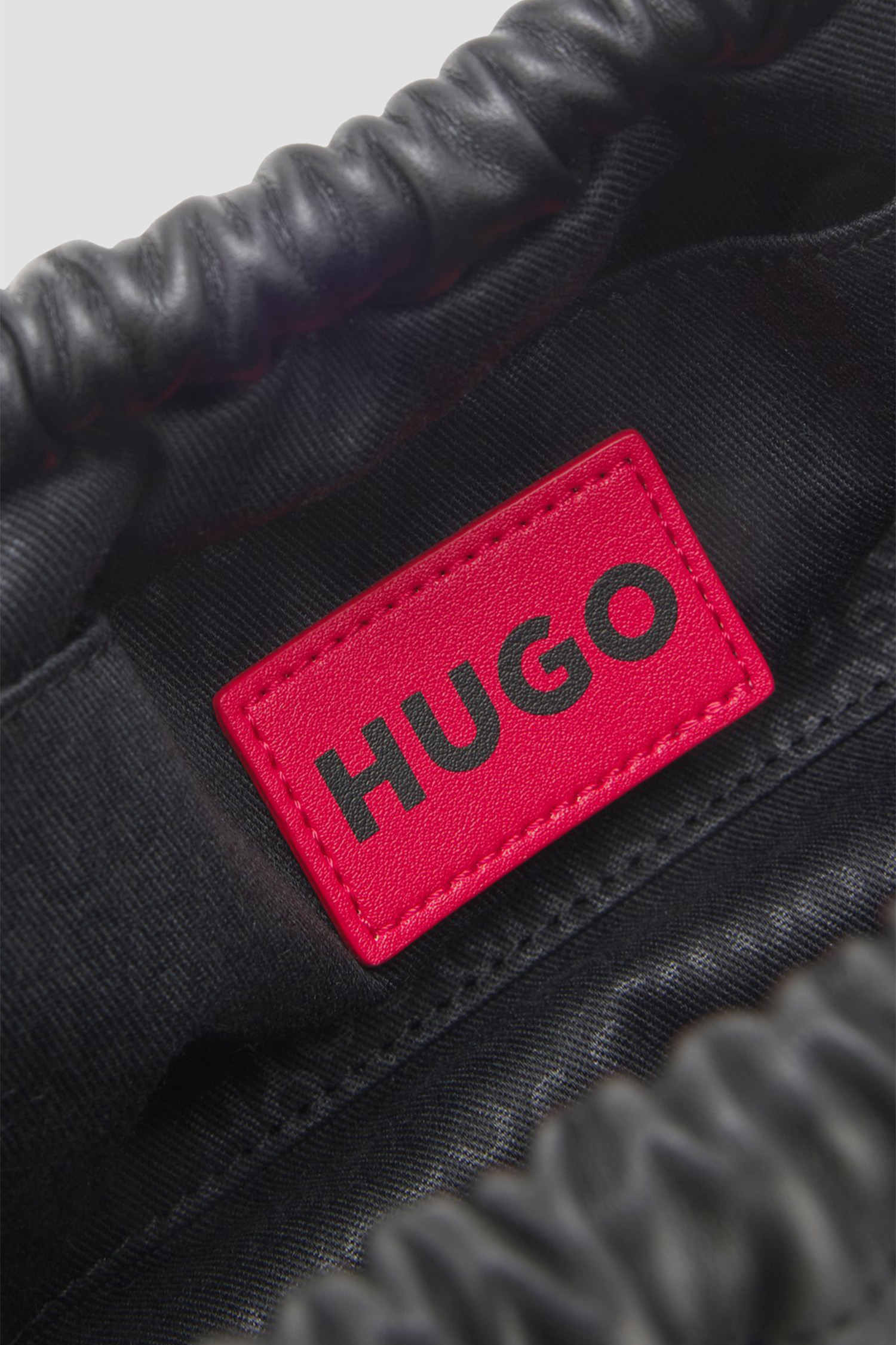 Женская черная сумка HUGO 50552211;001