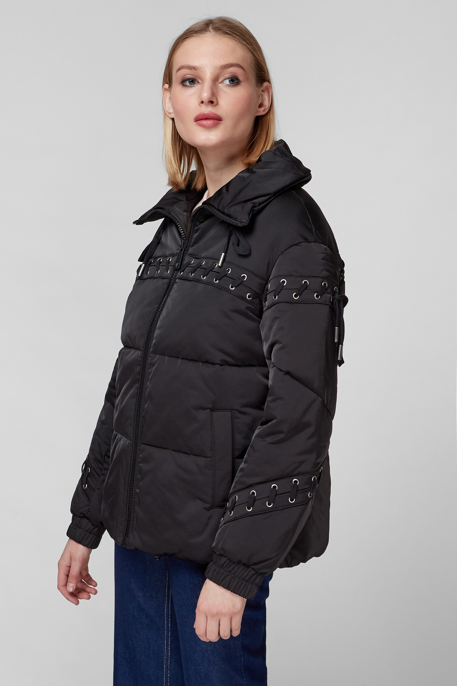 Жіноча чорна куртка Guess W1BL16.WE4G0;JBLK