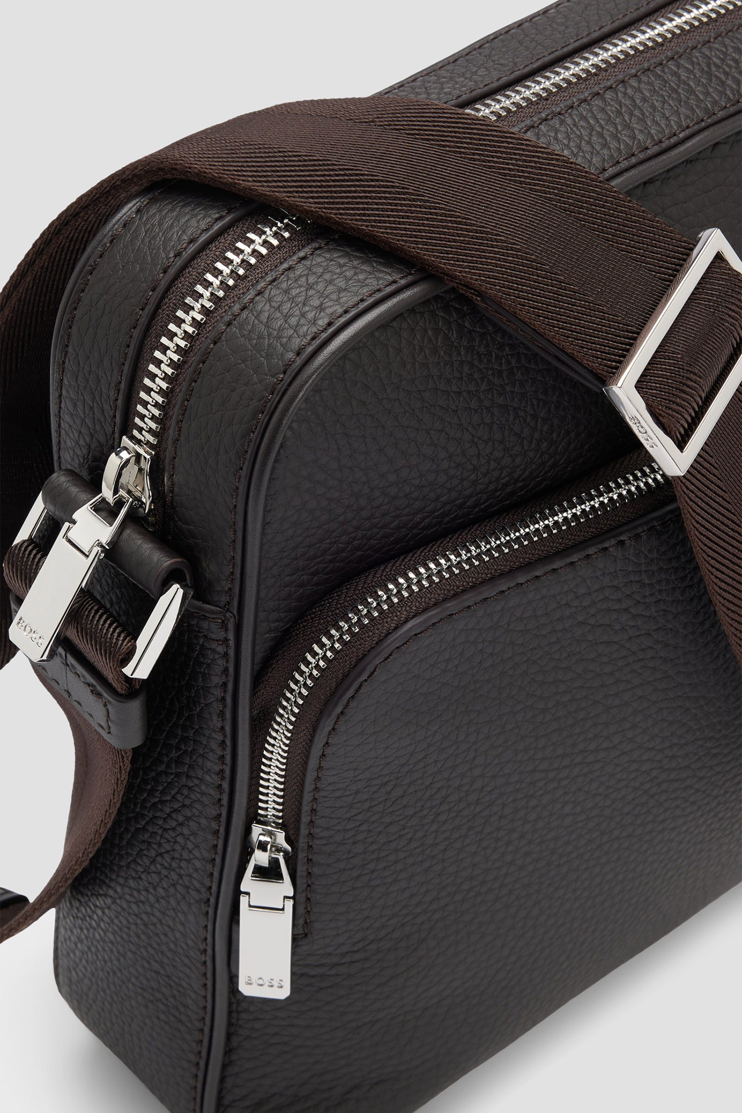 Мужская темно-коричневая кожаная сумка BOSS 50529288;203