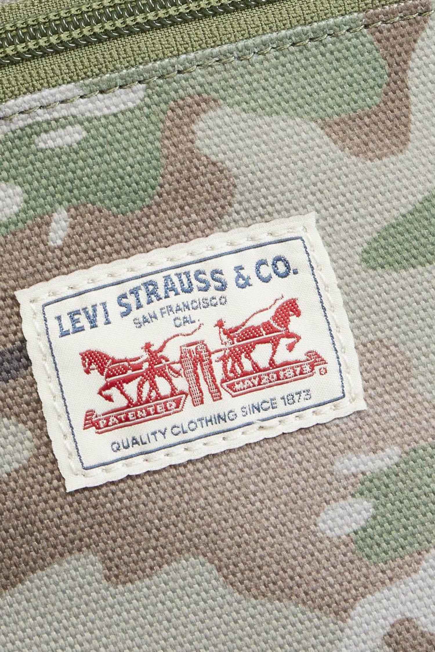 Мужская оливковая камуфляжная поясная сумка Levi’s® 004C8;0003