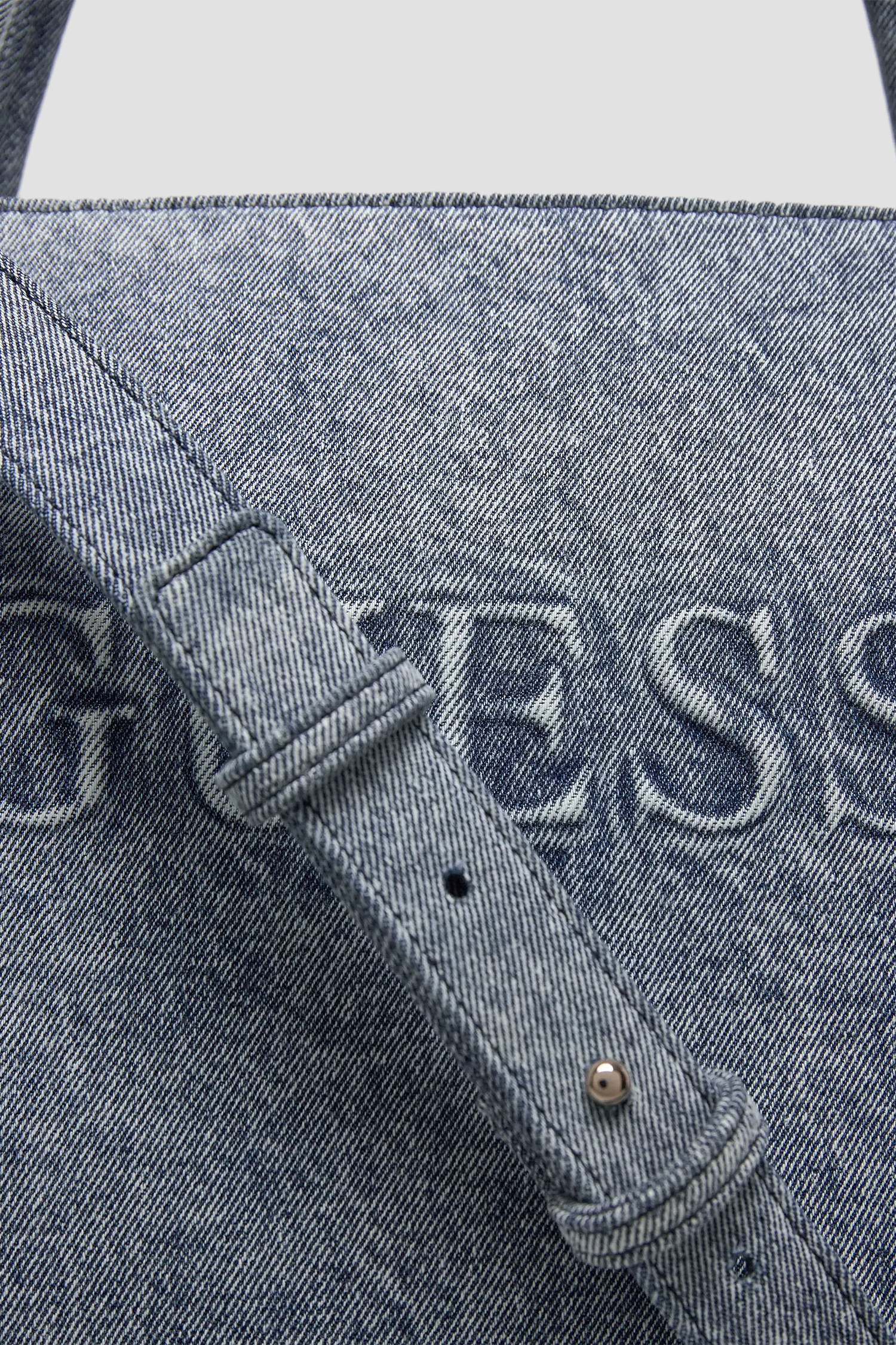 Жіноча синя джинсова сумка Guess HWDG97.69220;DEN