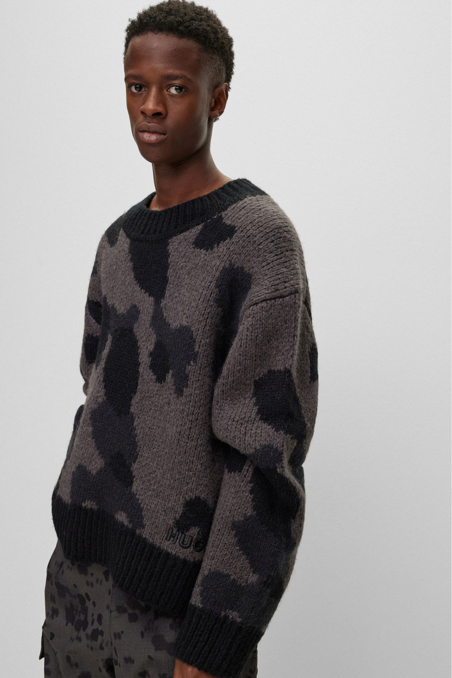 Мужской темно-серый шерстяной свитер с узором HUGO 50500002;028