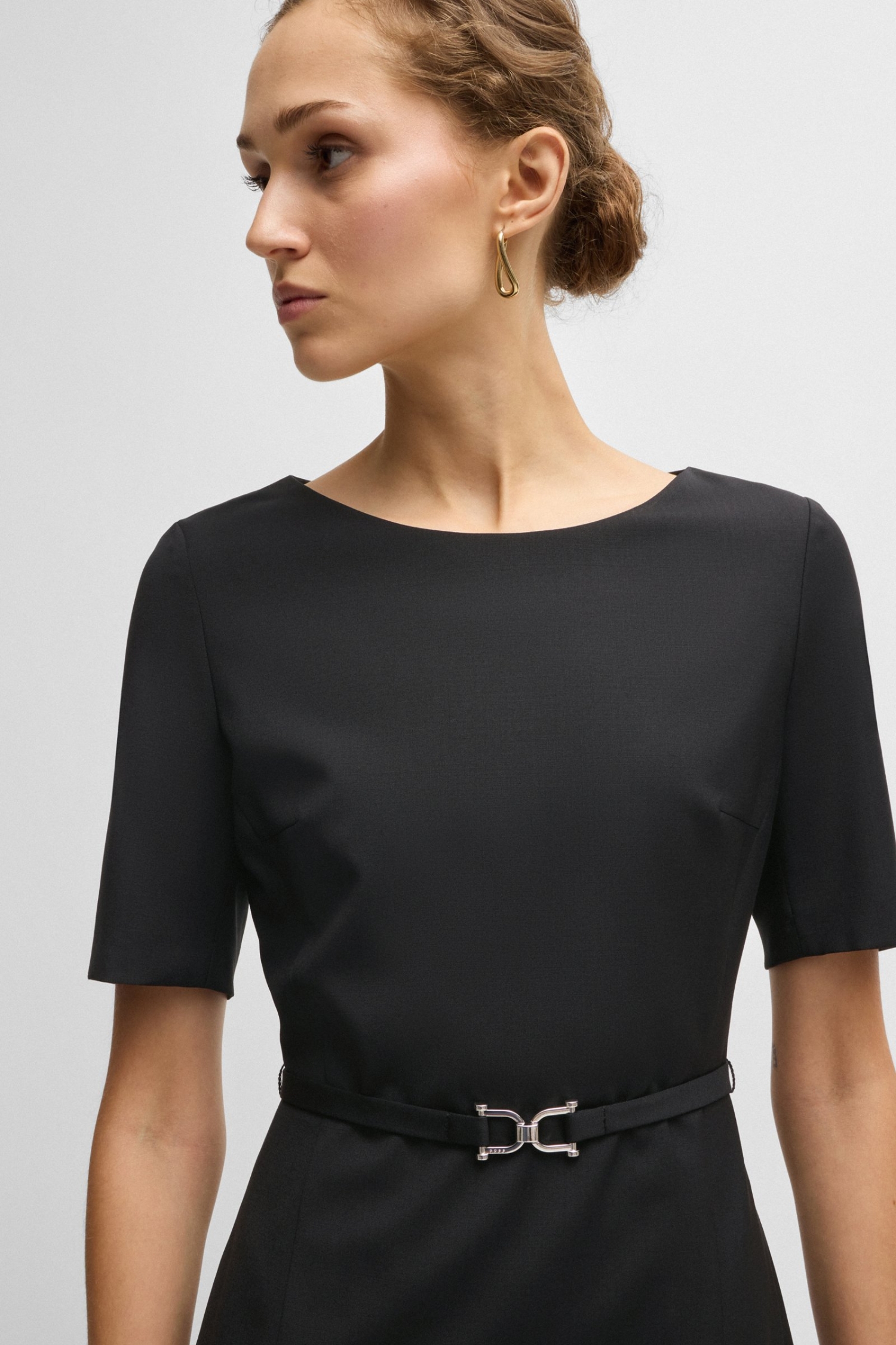 Жіноча чорна вовняна сукня BOSS 50490041;001