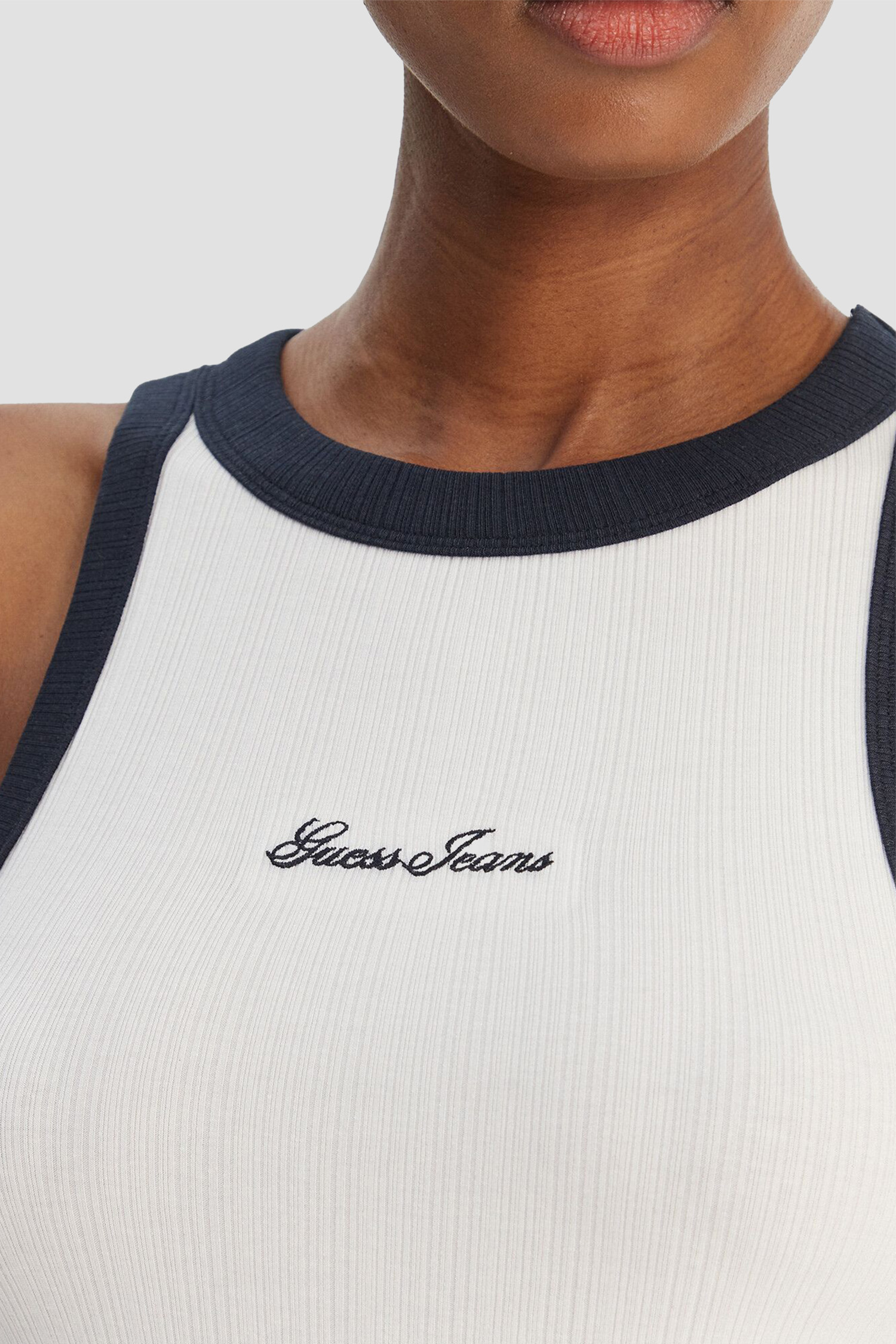 Жіноча біла майка Guess Jeans W6GPZ8.KF641;G011