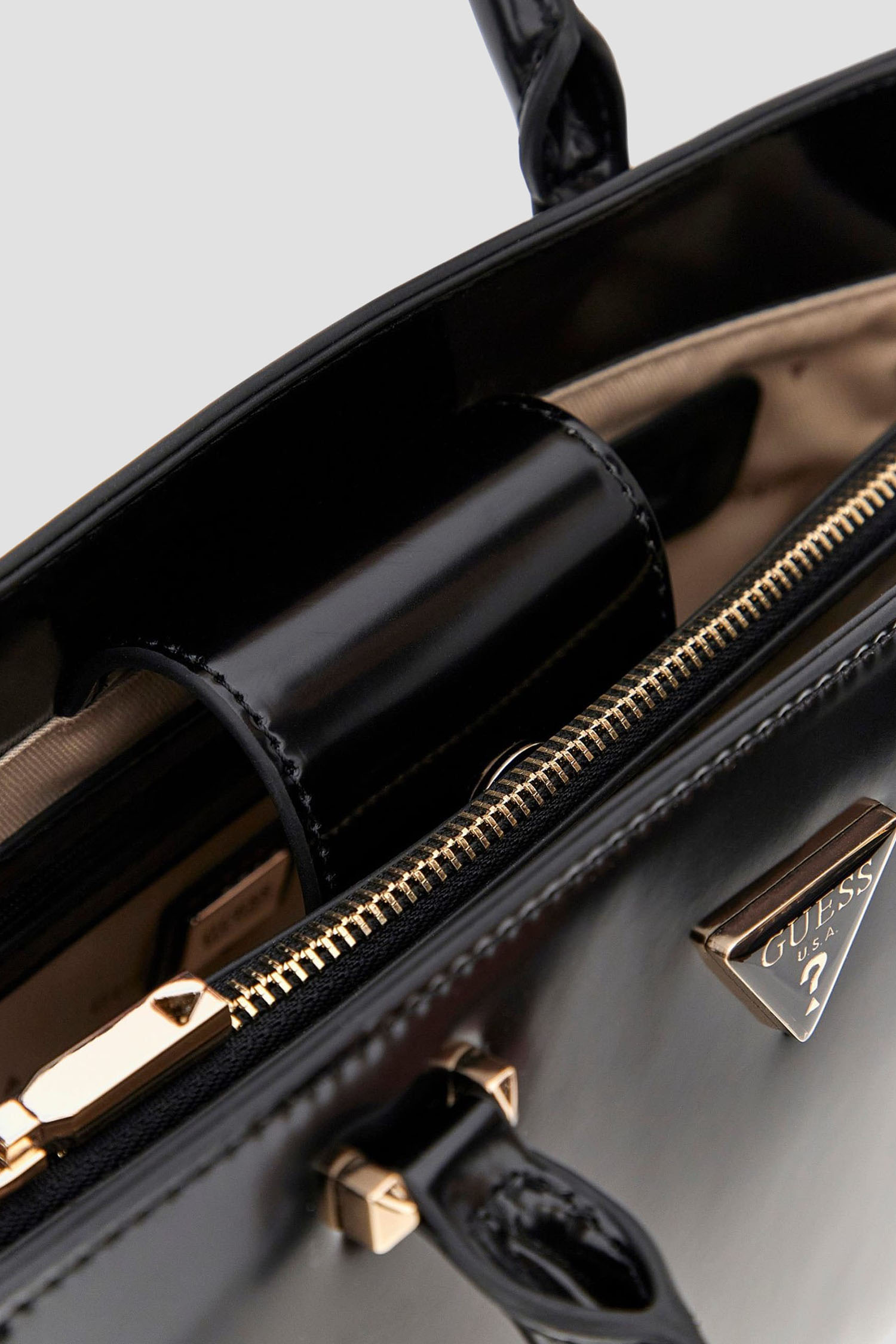 Жіноча чорна сумка Guess HWNG94.96060;BLA