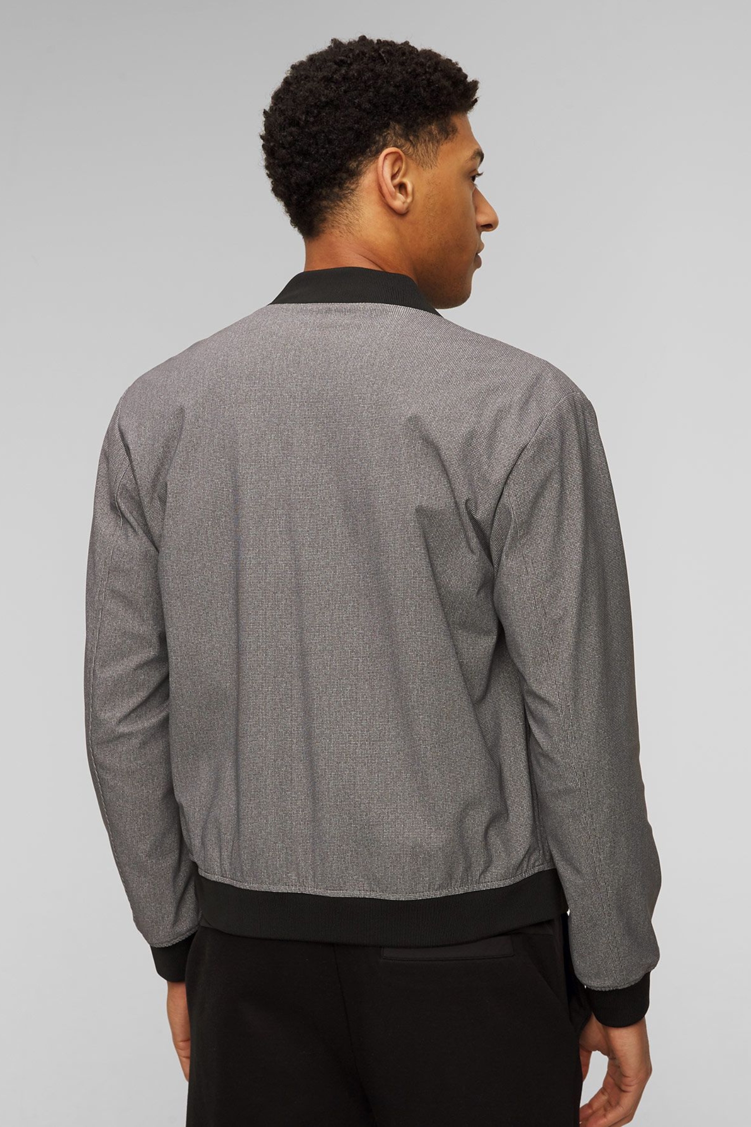 Чоловічий сірий бомбер BOSS 50509563;041