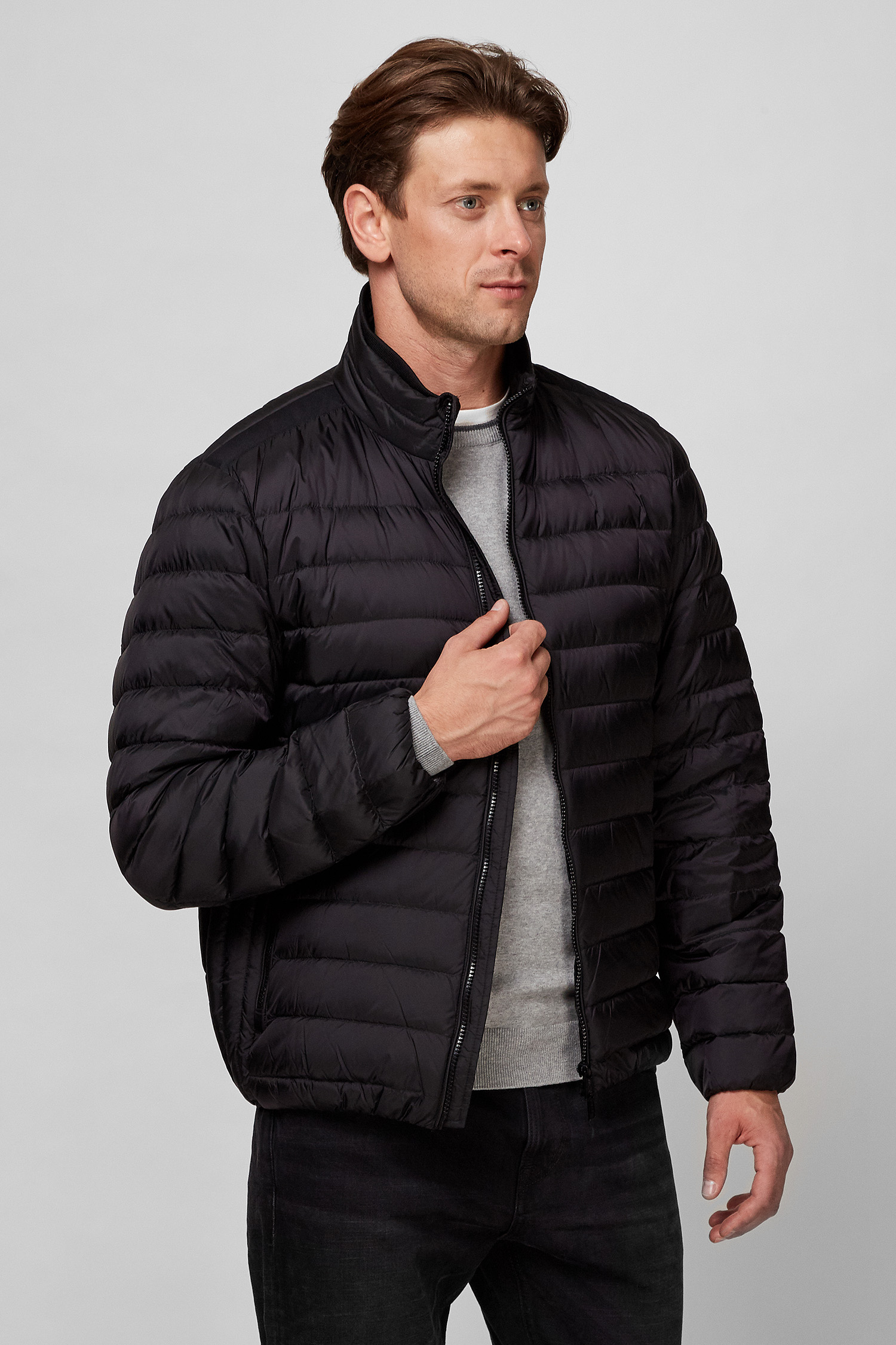 Чоловічий чорний пуховик Guess M1RL47.WDQ50;JBLK