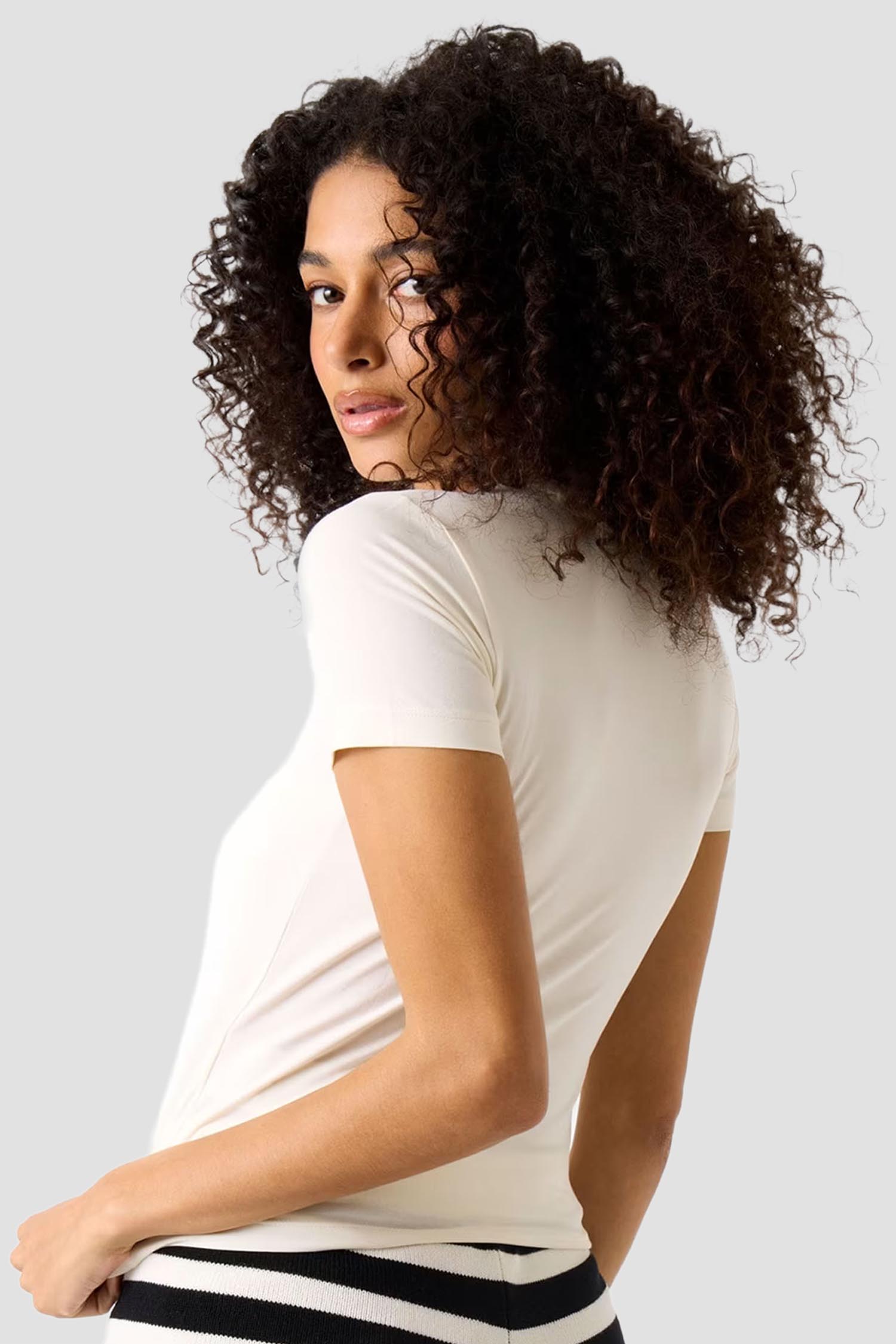 Жіноча біла футболка Guess Jeans W6RI15.J1314;G053