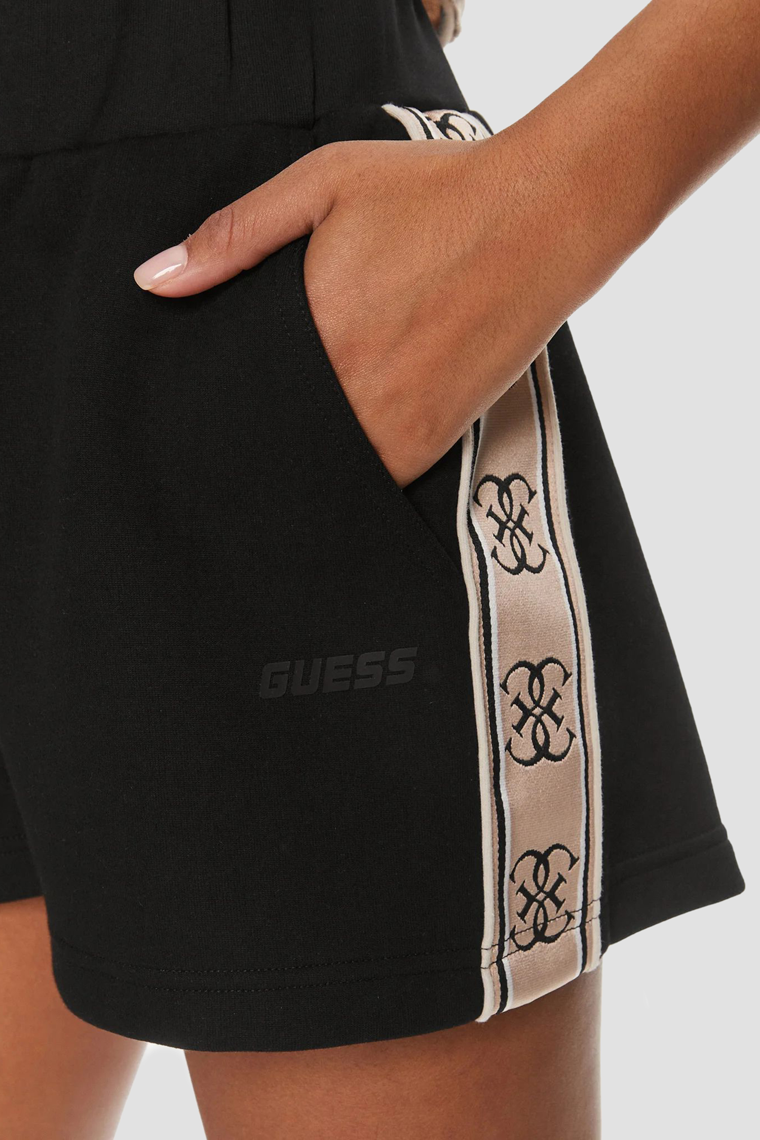Жіночі чорні шорти Guess V3GD13.KB3P2;JBLK