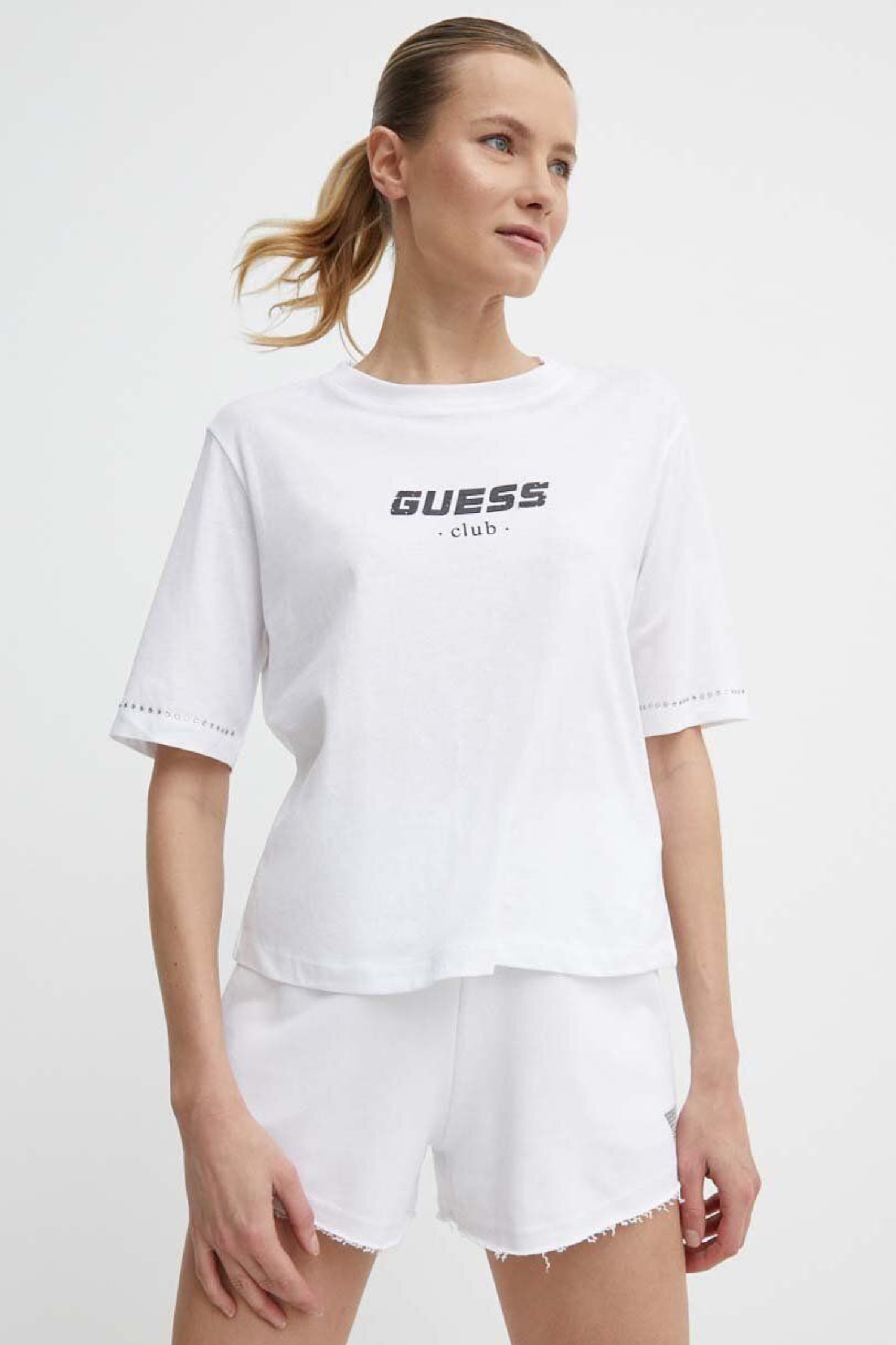 Женская белая футболка Guess V4GI11.JA914;G011