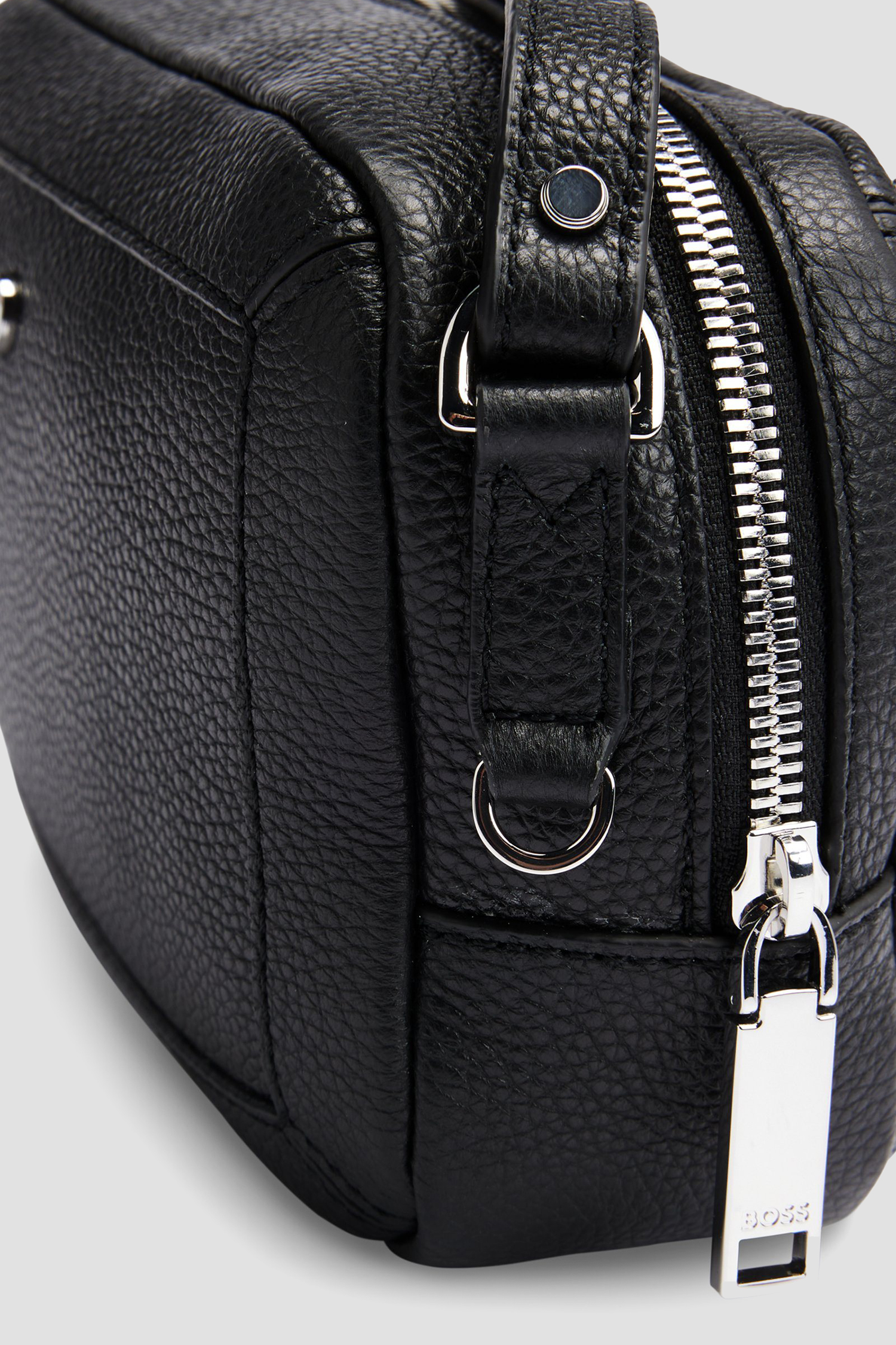Женская черная кожаная сумка BOSS 50499133;001