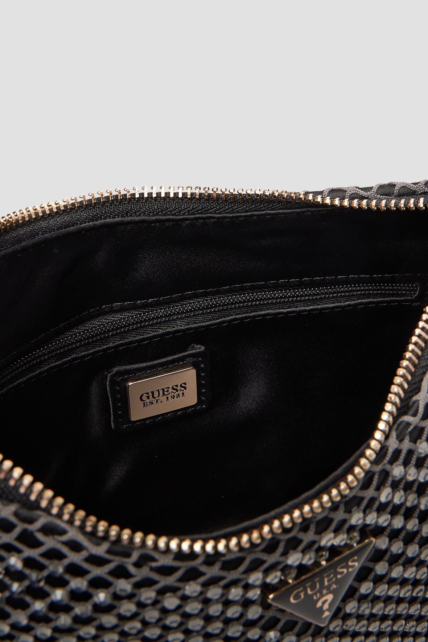 Женская черная сумка Guess HWCE93.50170;PEW