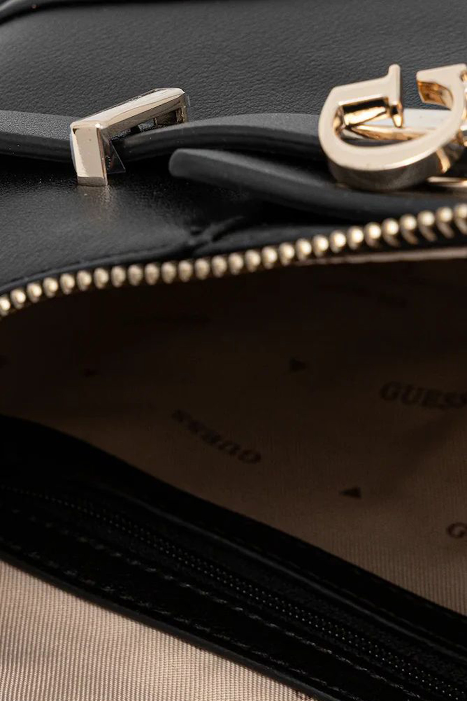 Жіноча чорна сумка Guess HWBG92.06180;BLA