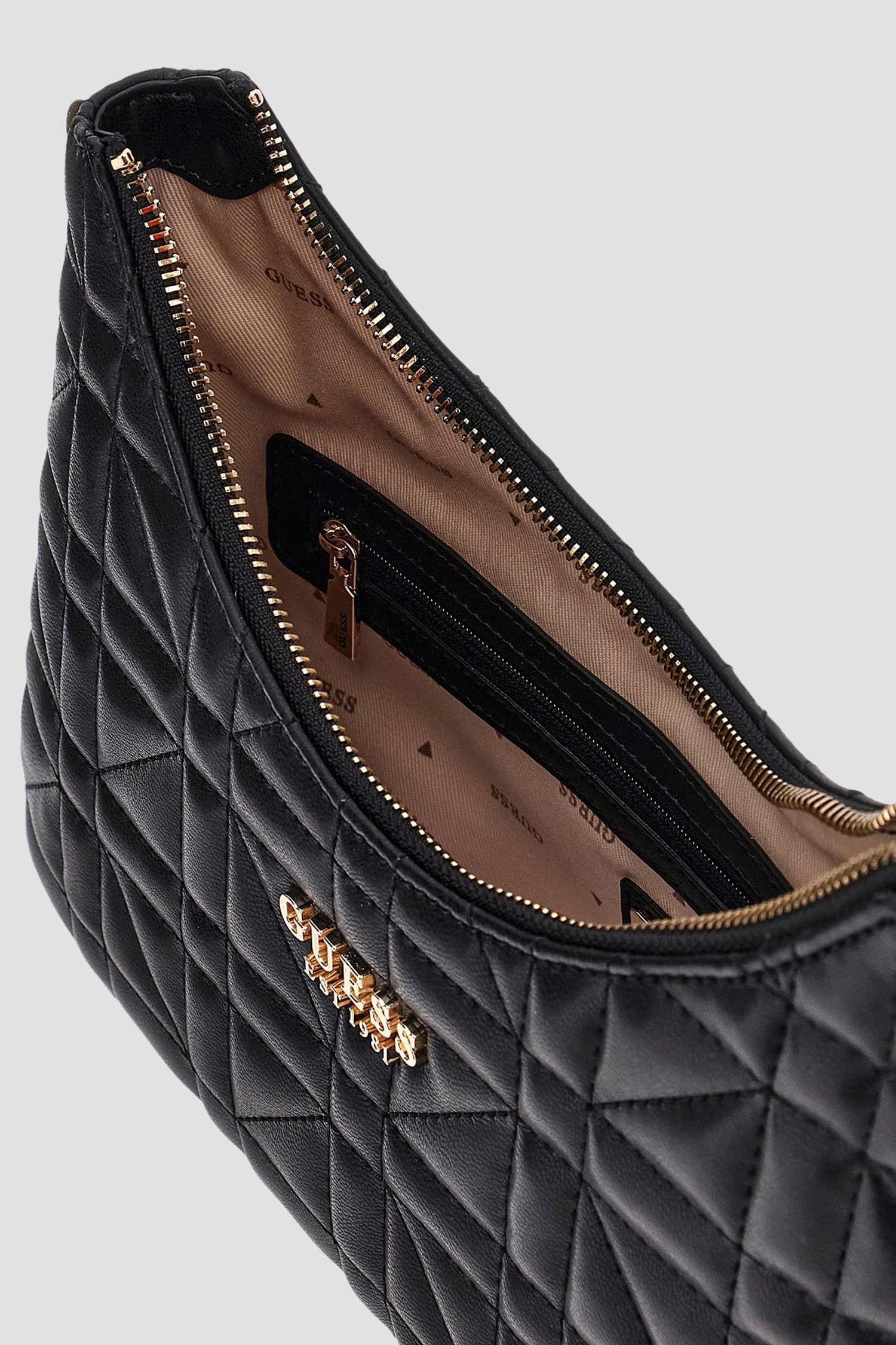 Жіноча чорна сумка Guess HWQG84.99180;BLA