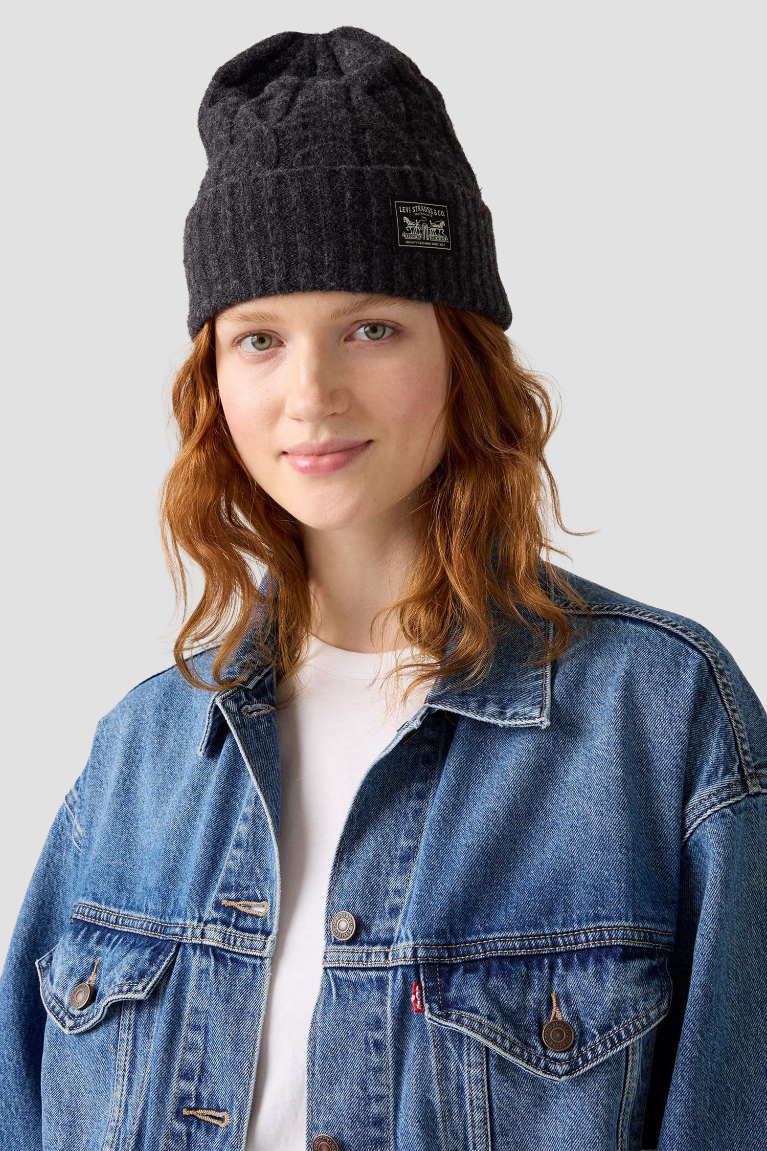 Женская черная шапка Levi’s® 004D4;0000